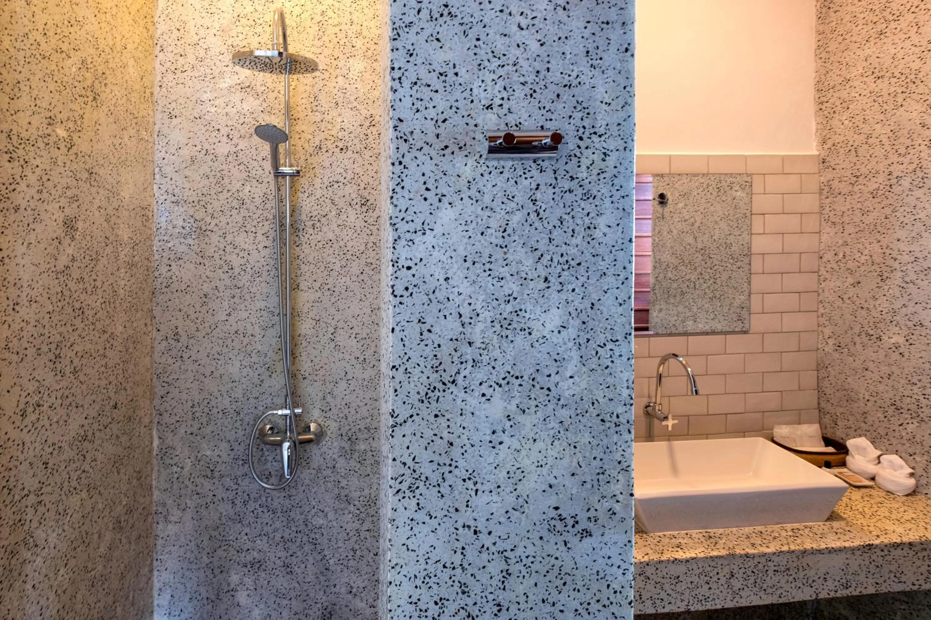 Shower in Residence Bassac