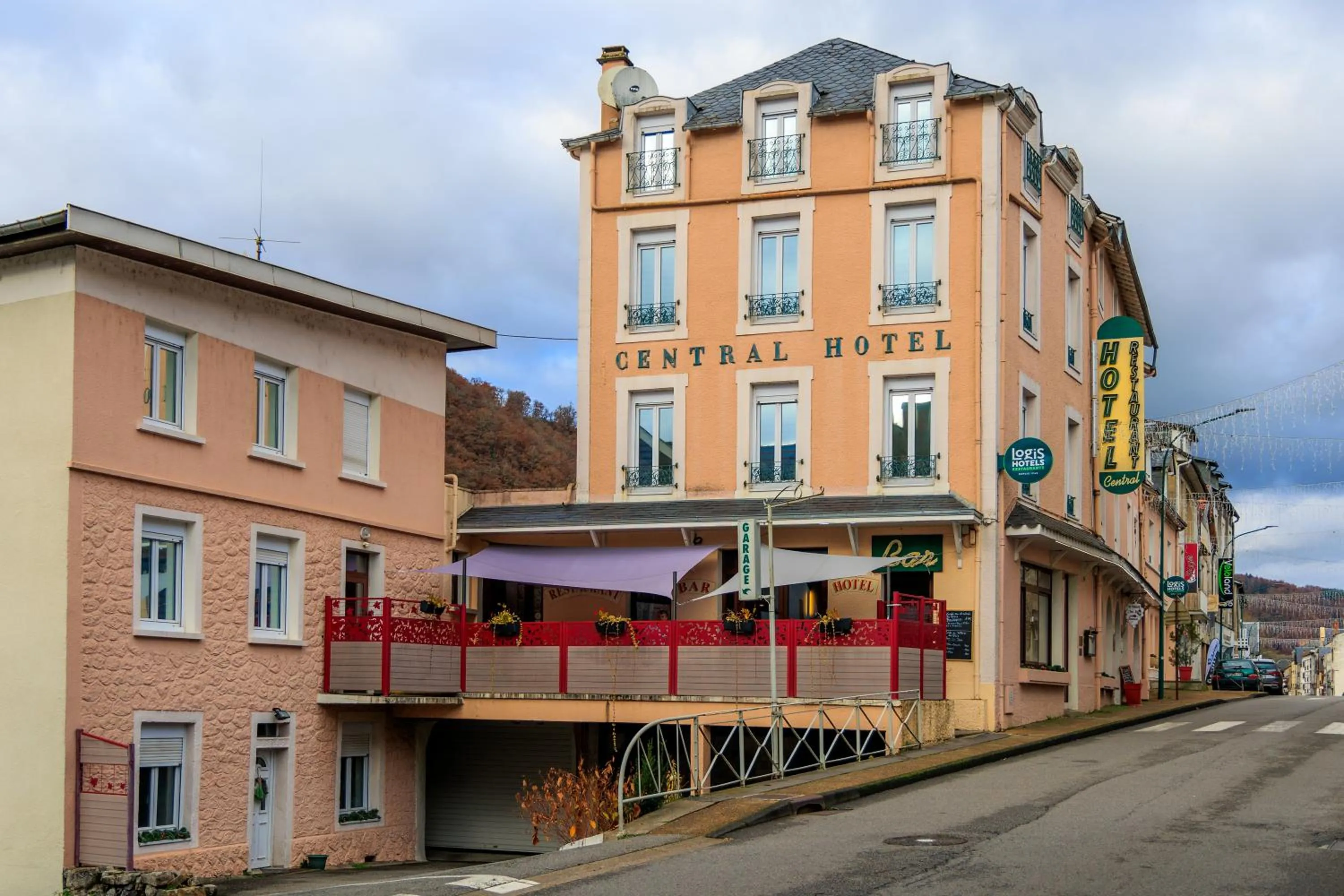 Logis Central Hôtel - Restaurant & Spa