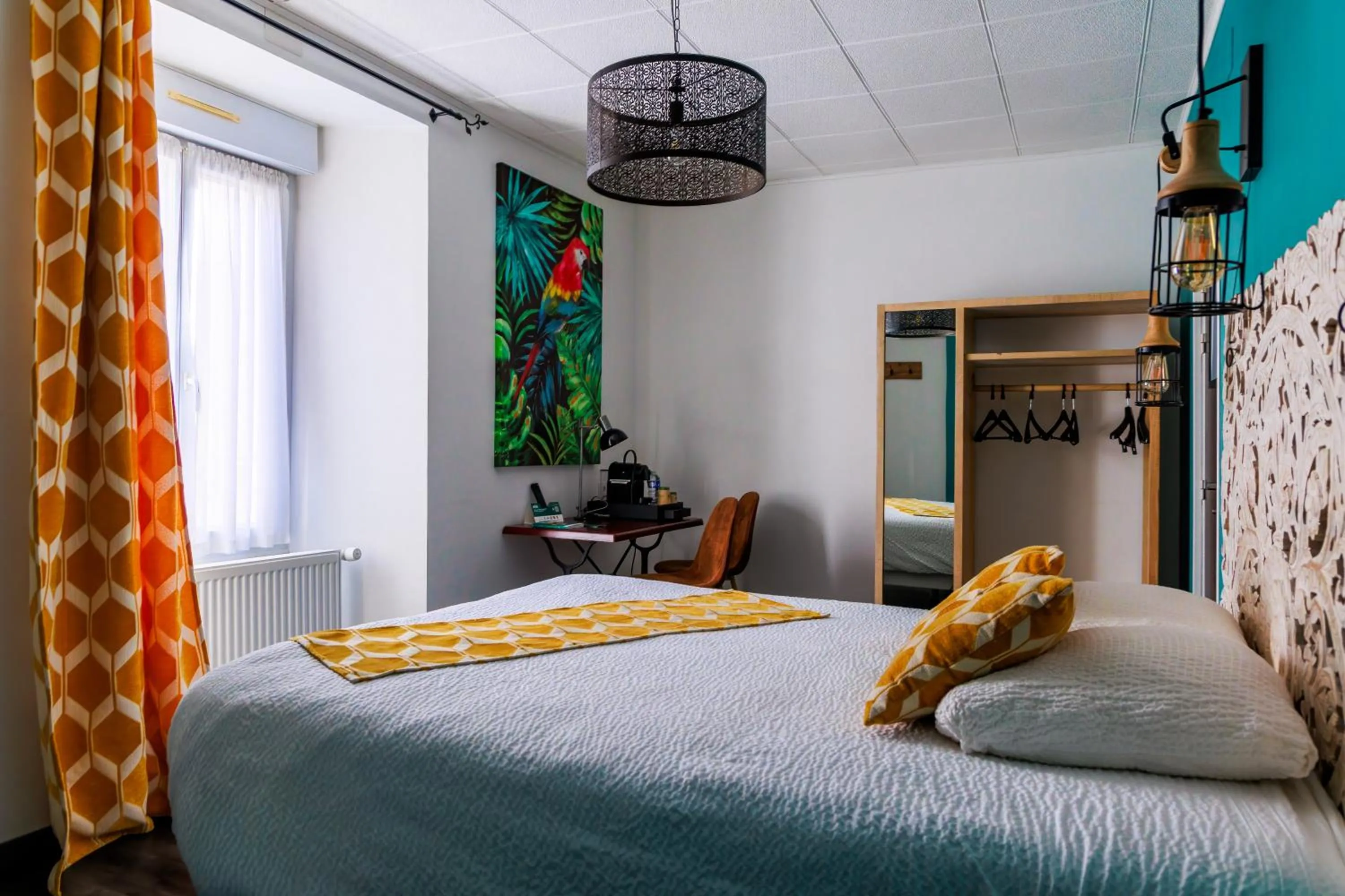 Bed in Logis Central Hôtel - Restaurant & Spa