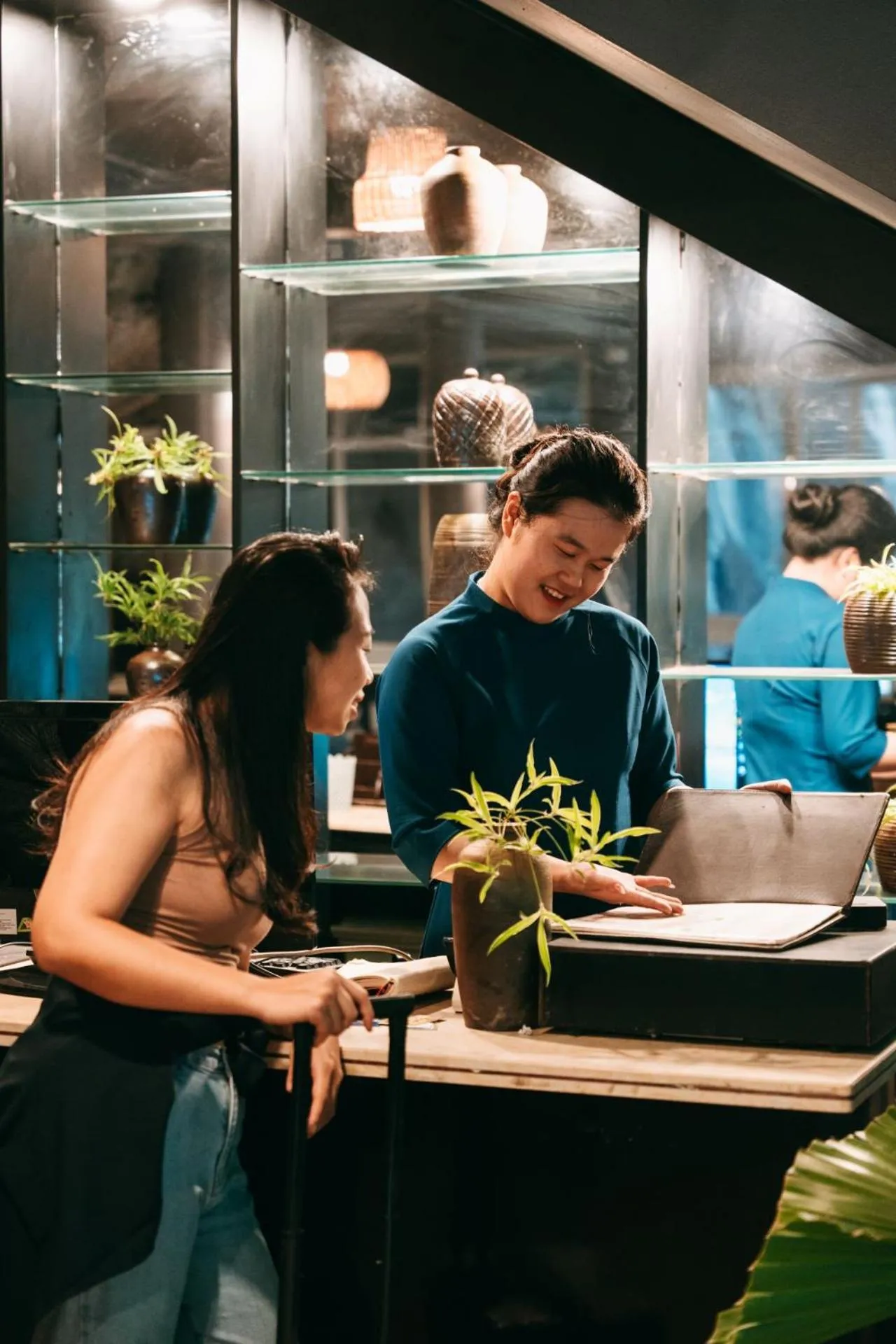 Guests in Trang An Heritage Garden