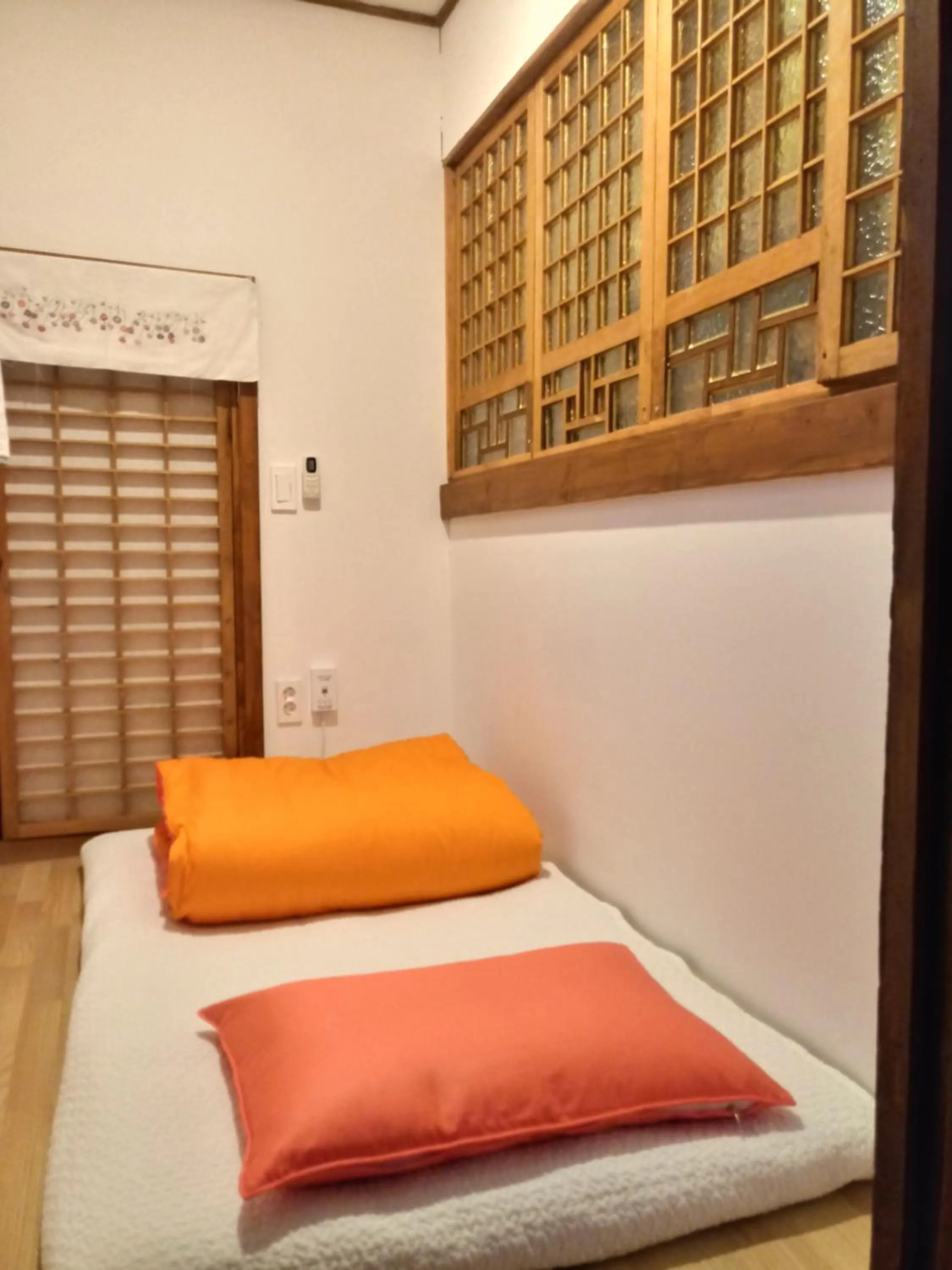Photo of the whole room, Bed in Hundred Years Hanok