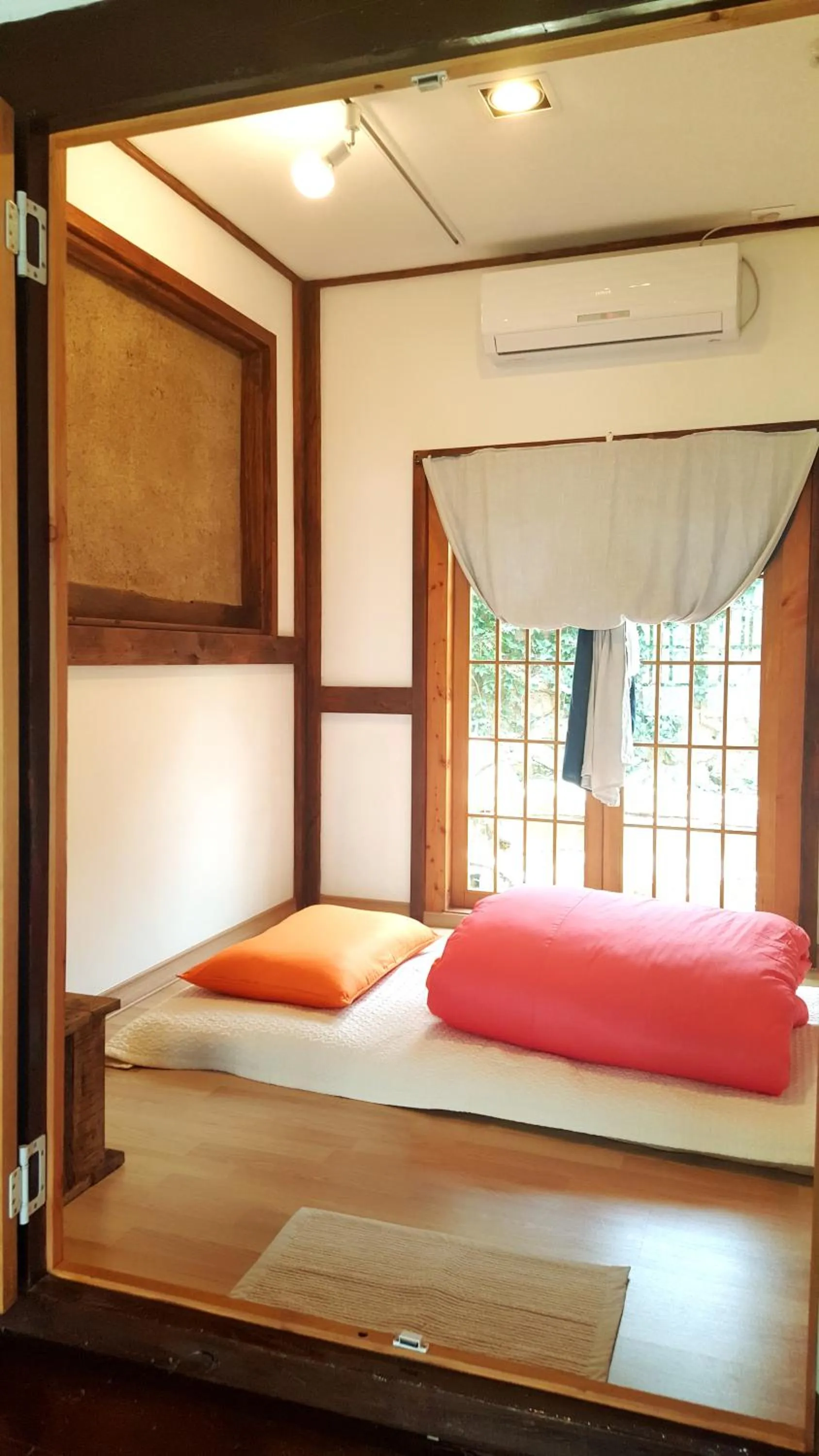 Bed in Hundred Years Hanok