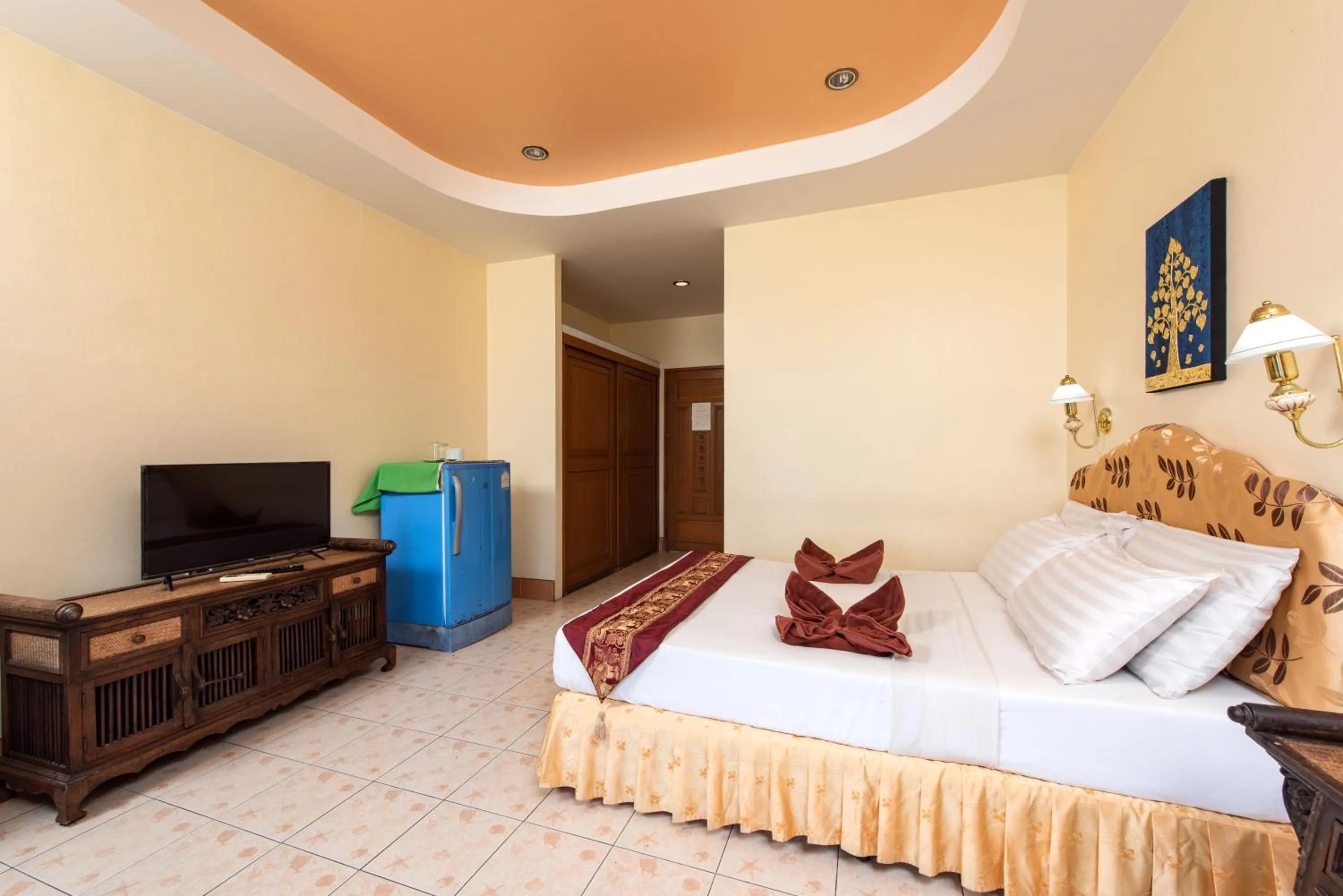 Bed in Baan Karon Hill Phuket Resort