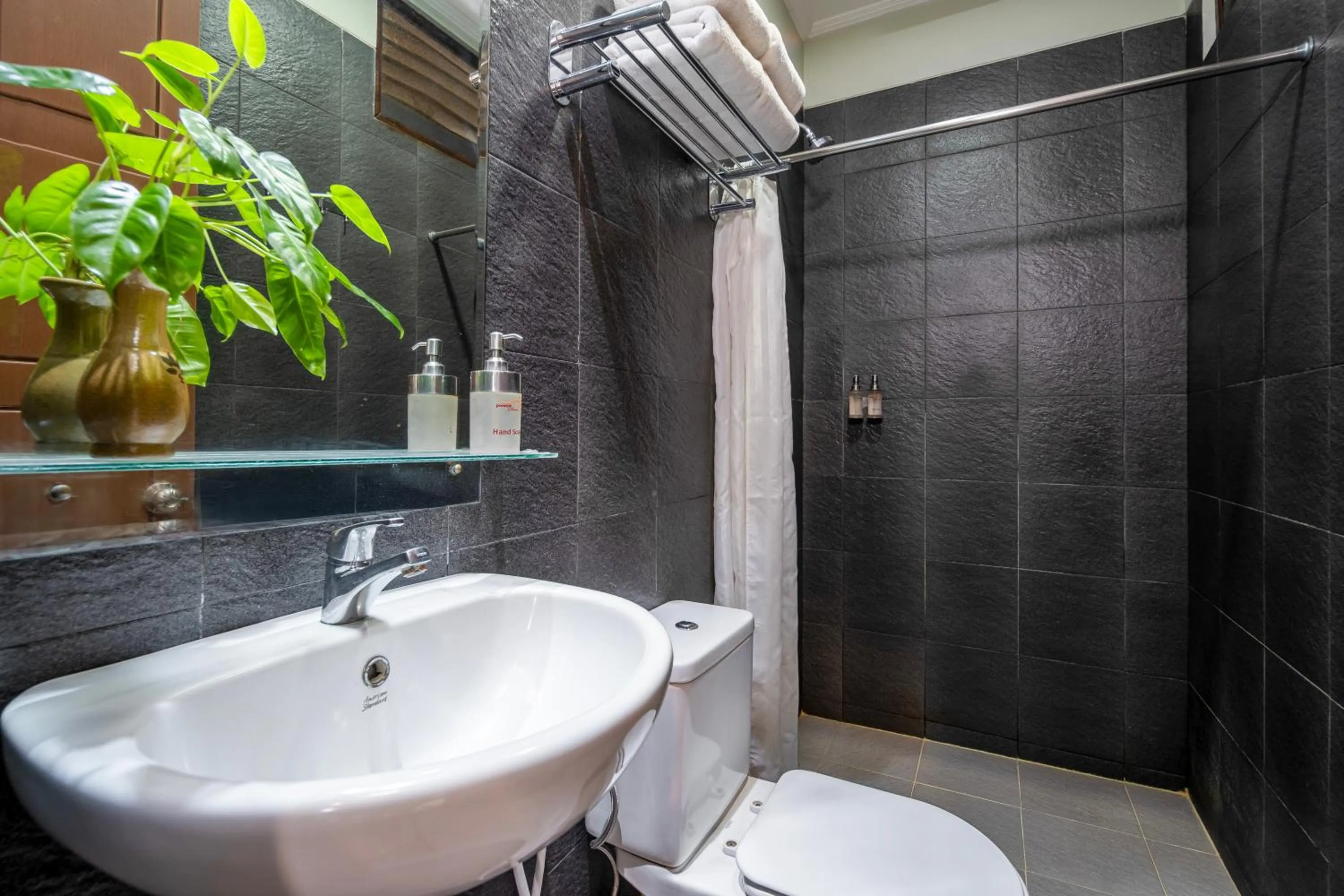 Bathroom in Pondok Sari Kuta