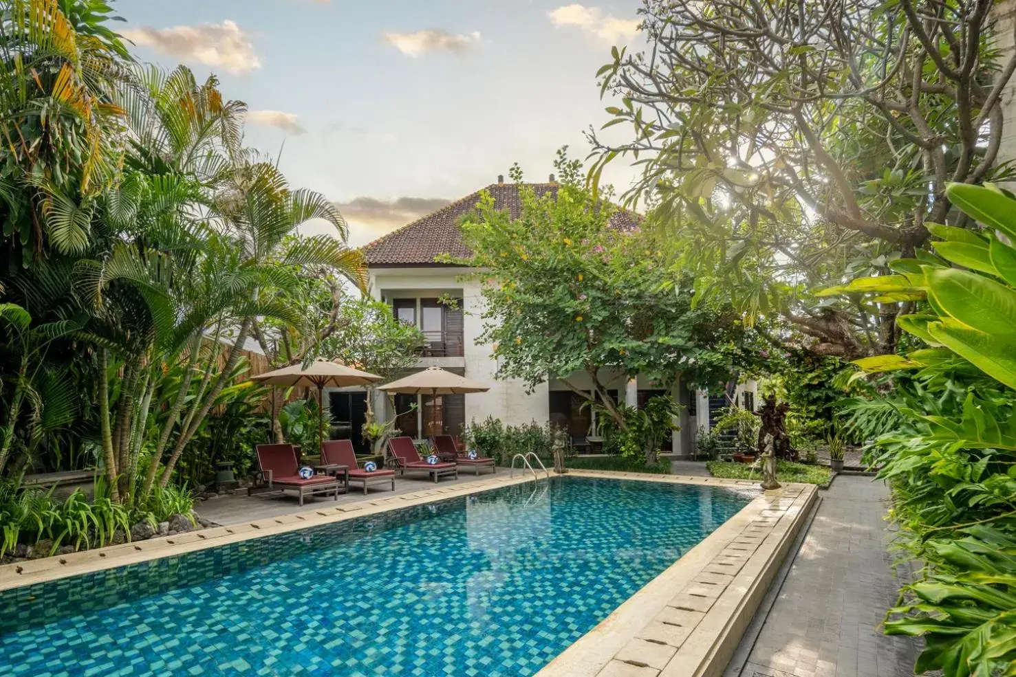 Pool view in Pondok Sari Kuta Pool view in Pondok Sari Kuta