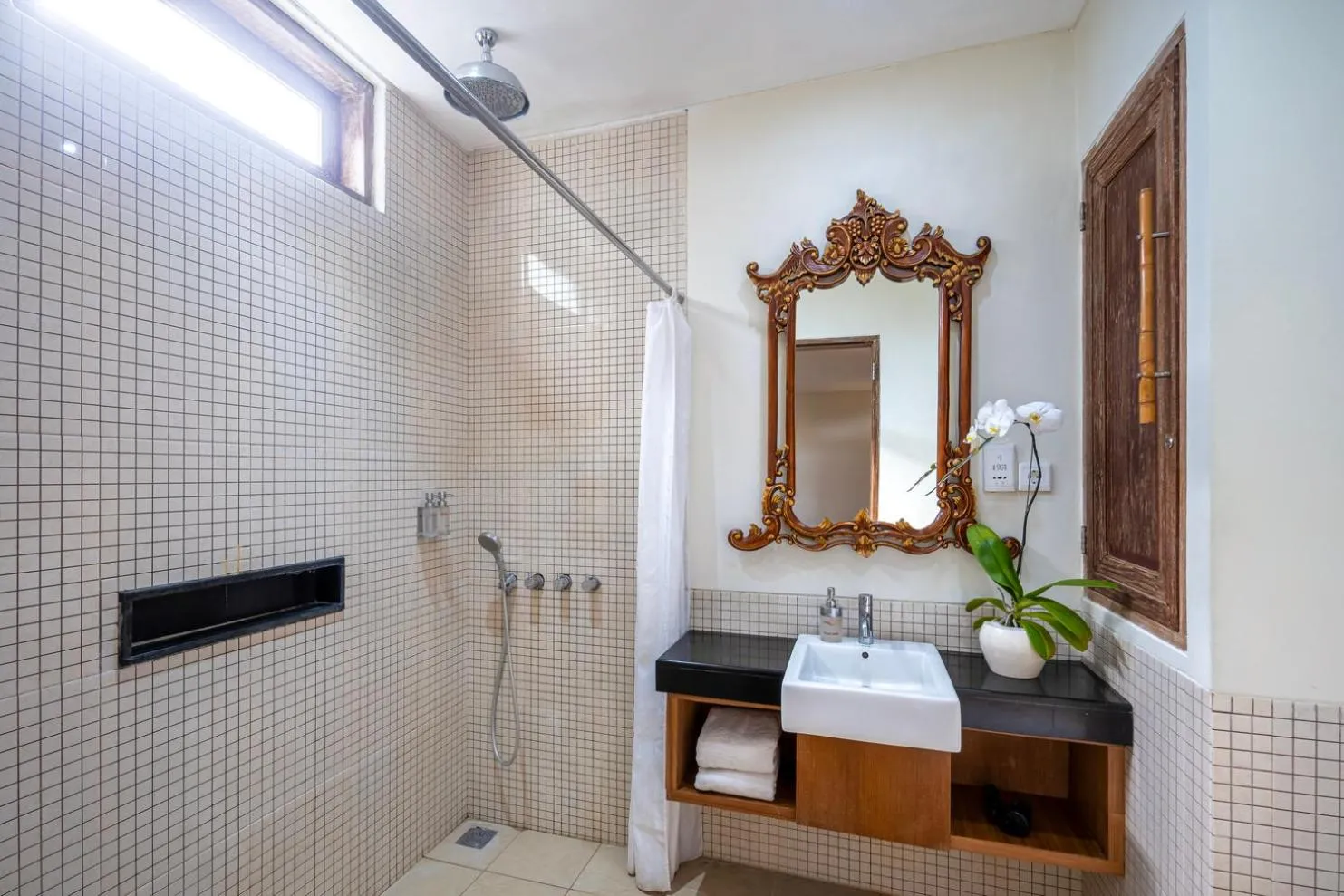 Bathroom in Pondok Sari Kuta