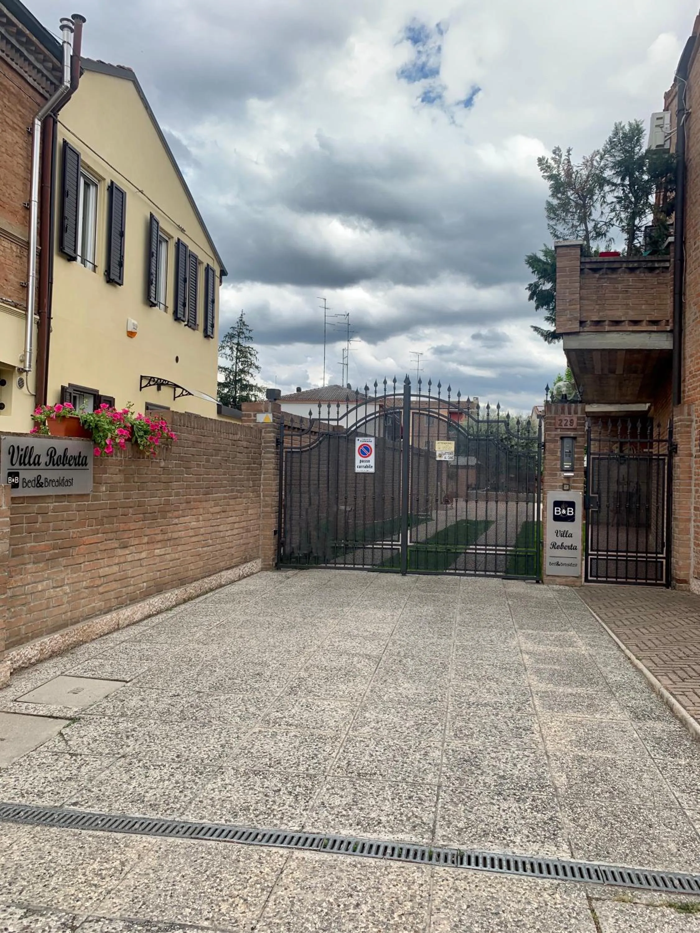Facade/entrance in Villa Estense