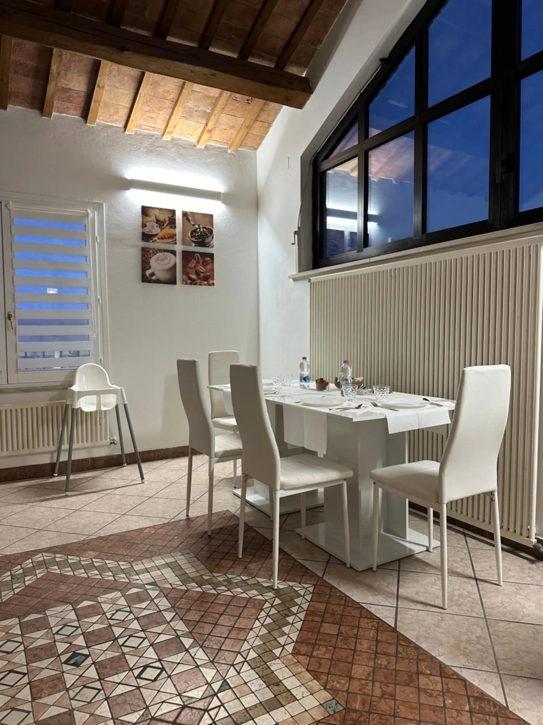 Breakfast in Villa Estense