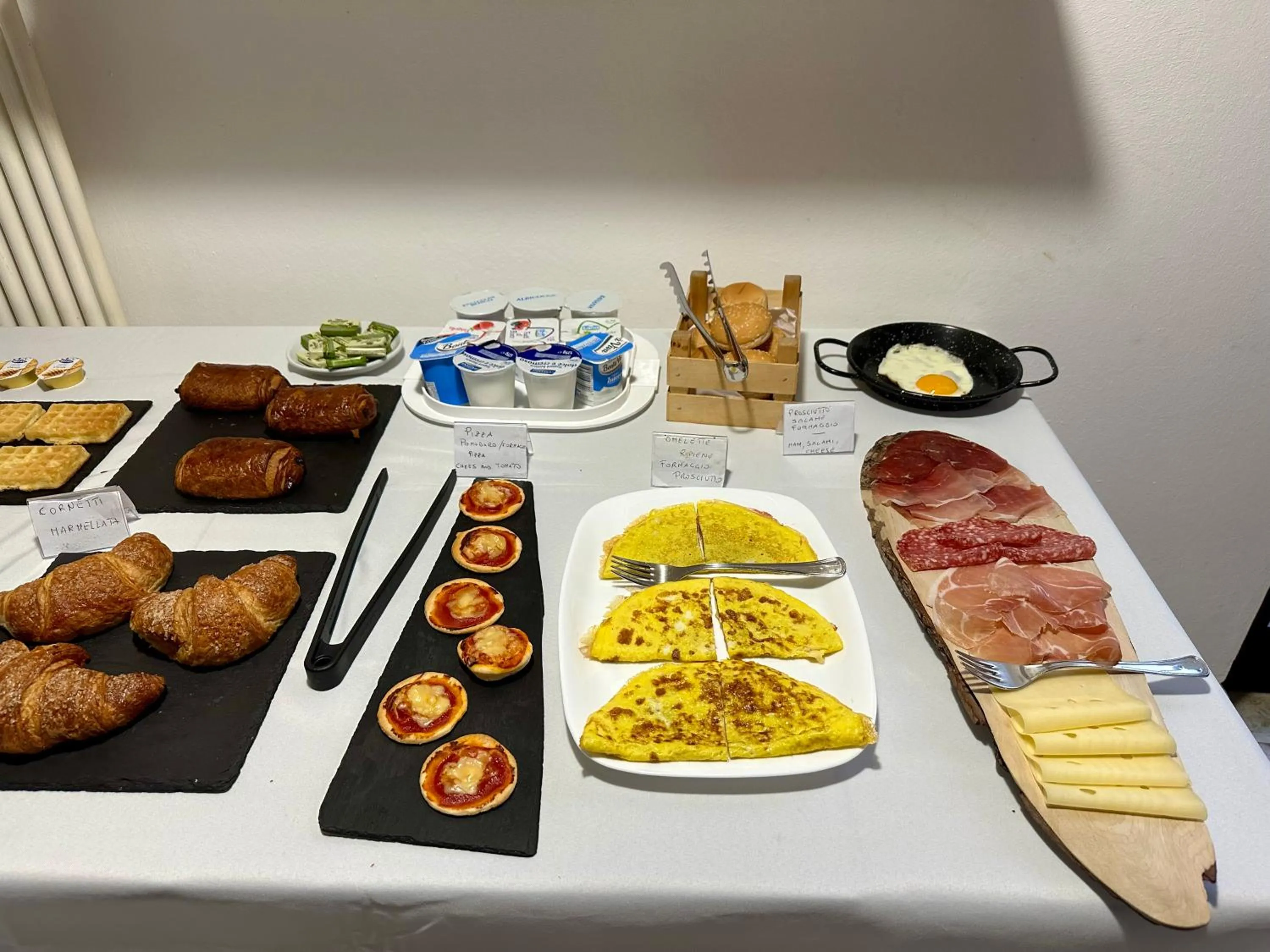 Continental breakfast in Villa Estense