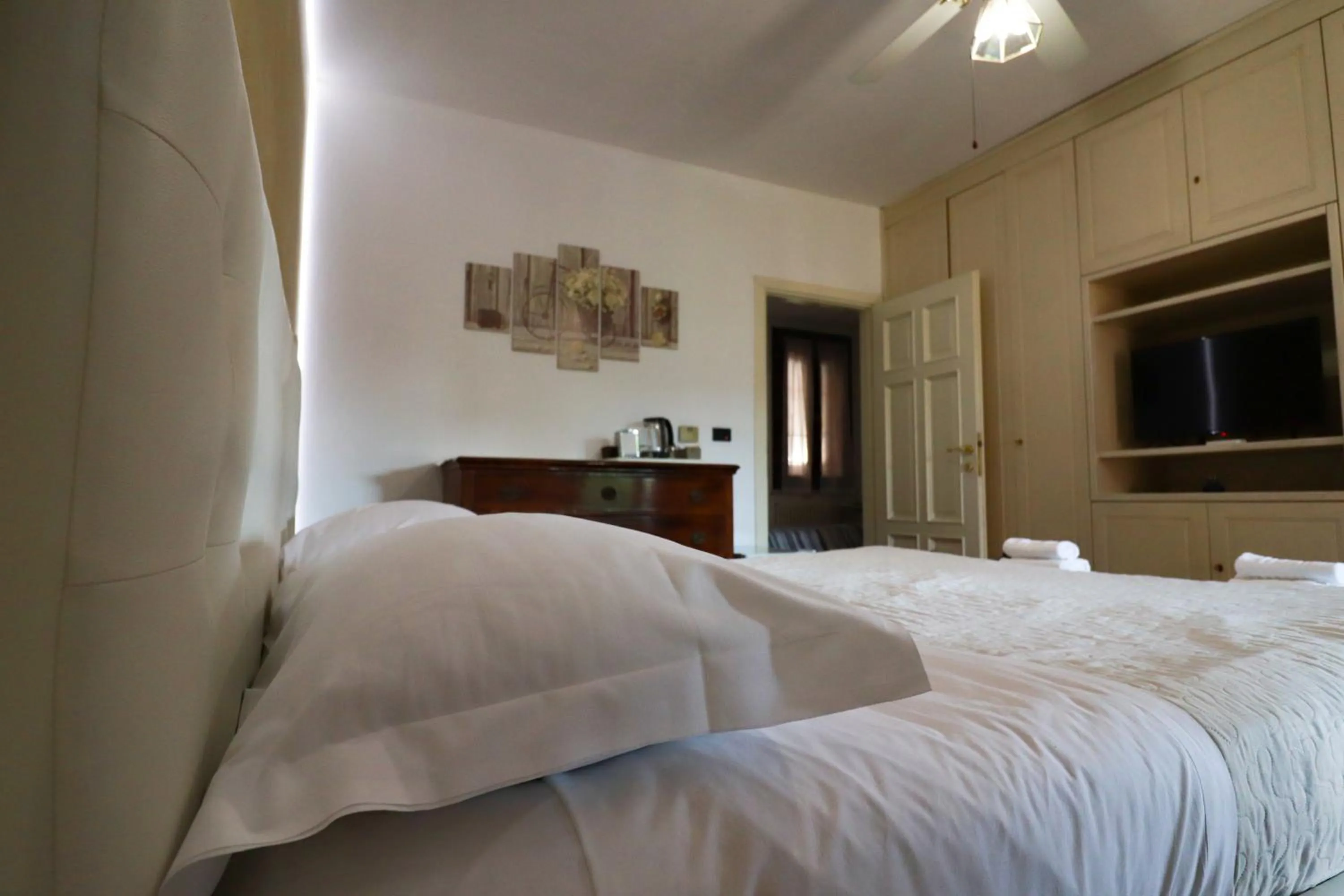 Bedroom, Bed in Villa Estense