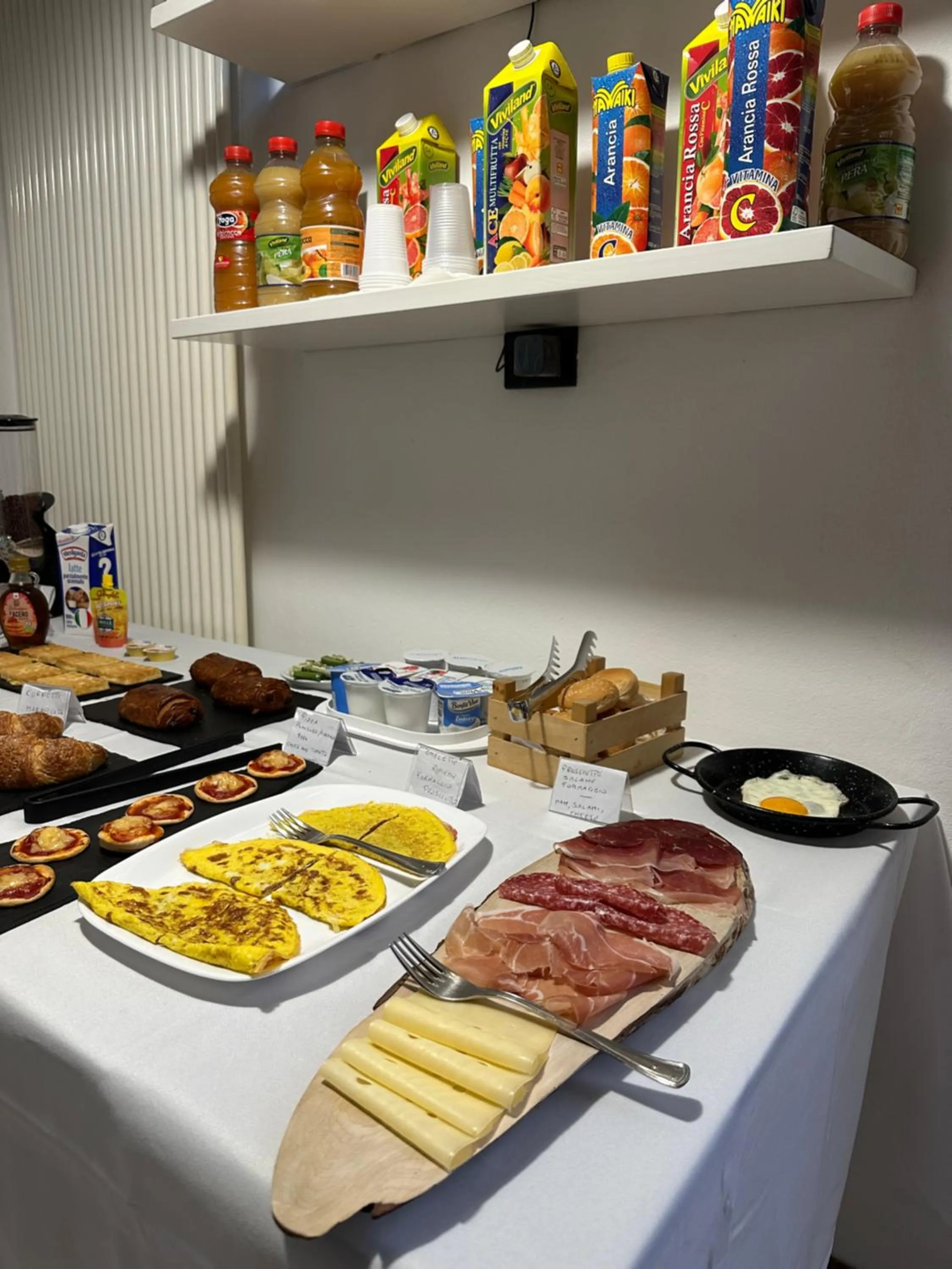 Breakfast in Villa Estense