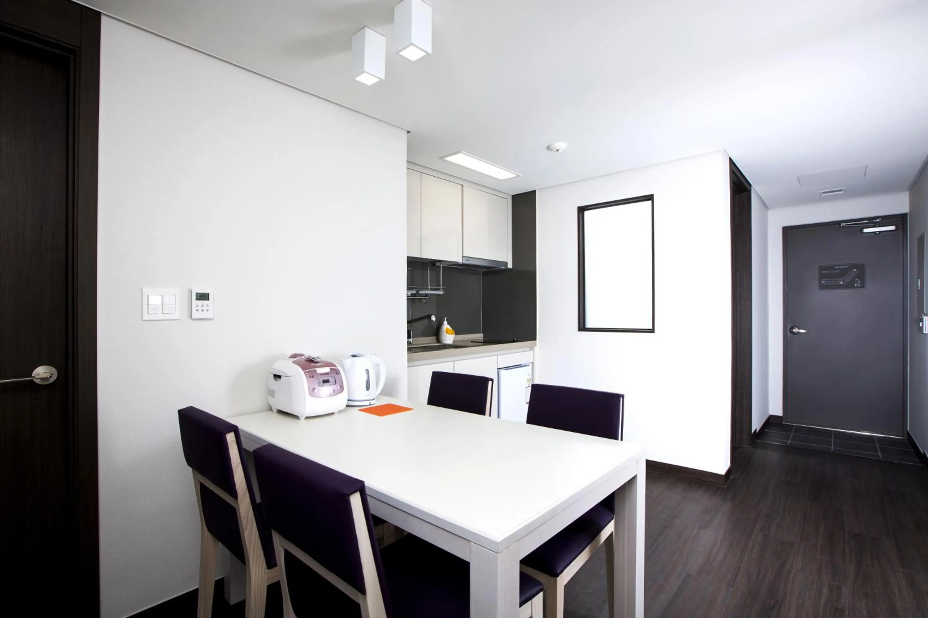 Kitchen or kitchenette in Hanwha Resort Yongin Besancon