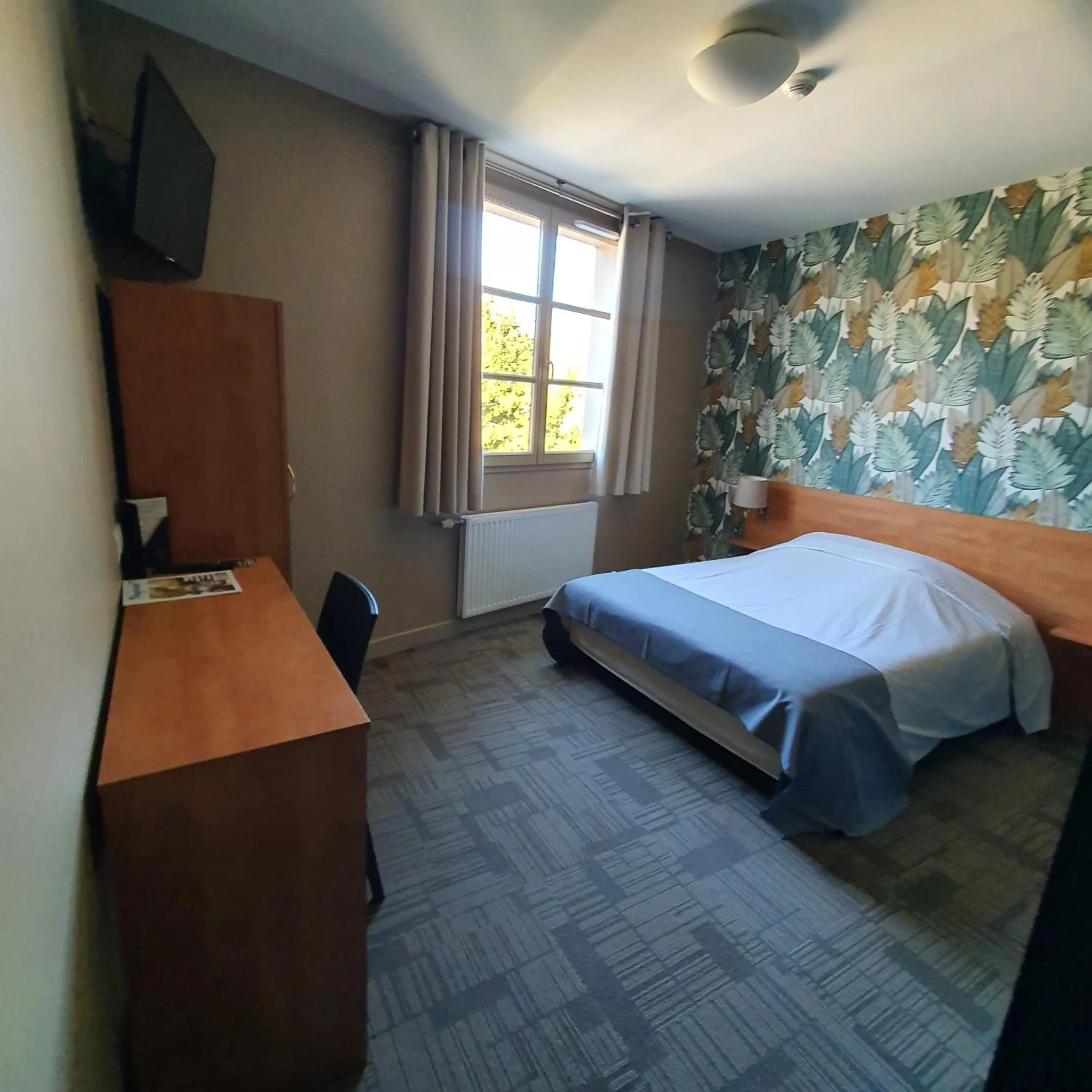 Bed in HOTEL RESTAURANT La CREPERIE Du CHATEAU