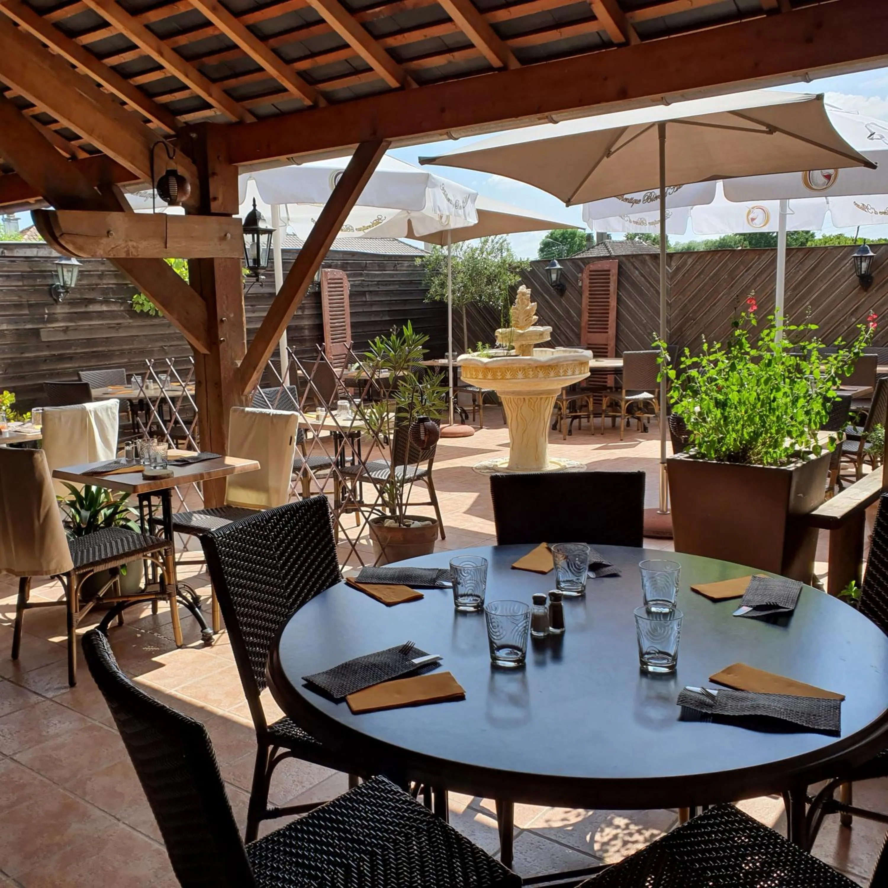 HOTEL RESTAURANT La CREPERIE Du CHATEAU