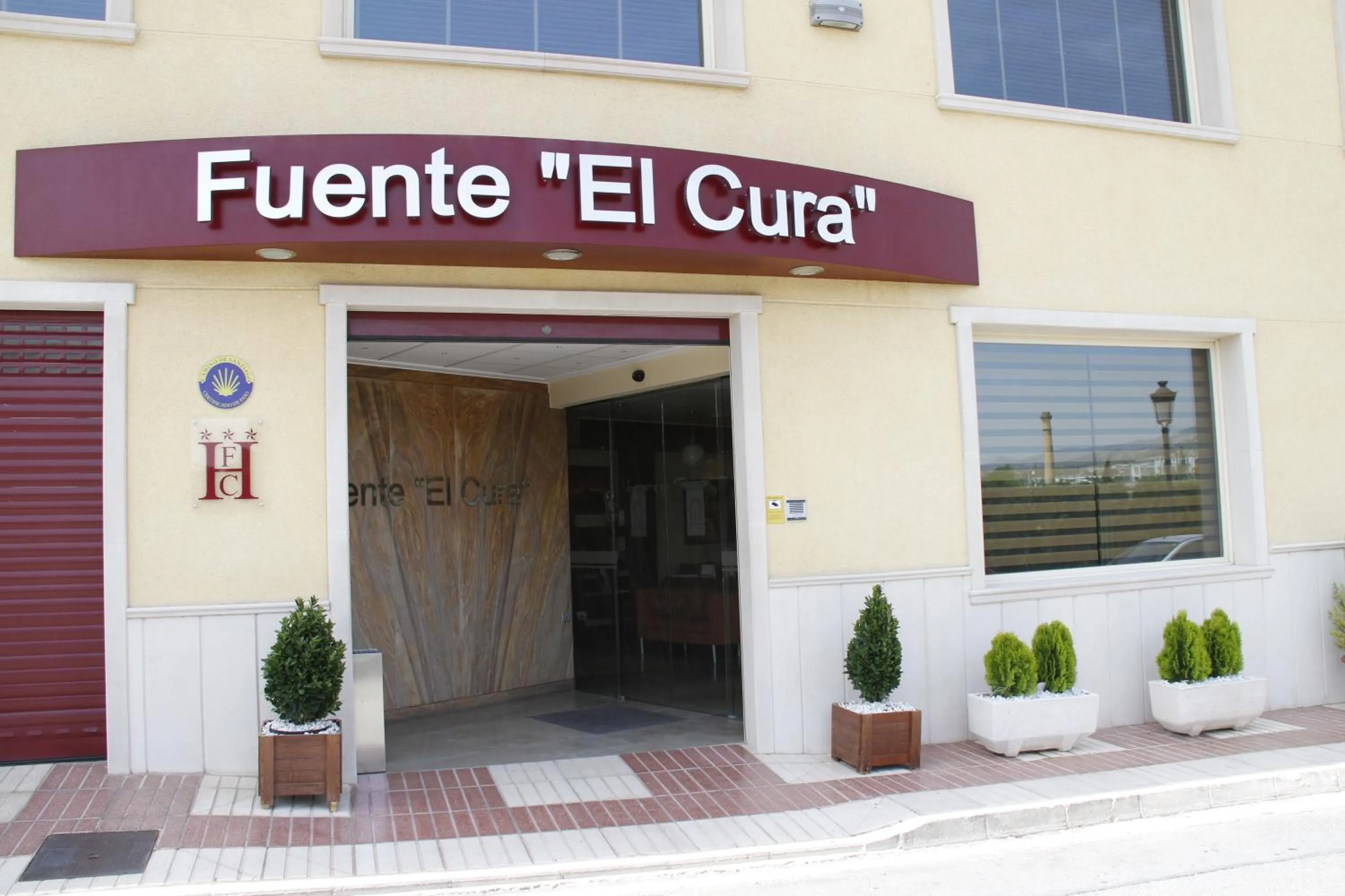 Facade/entrance in Hotel Fuente El Cura