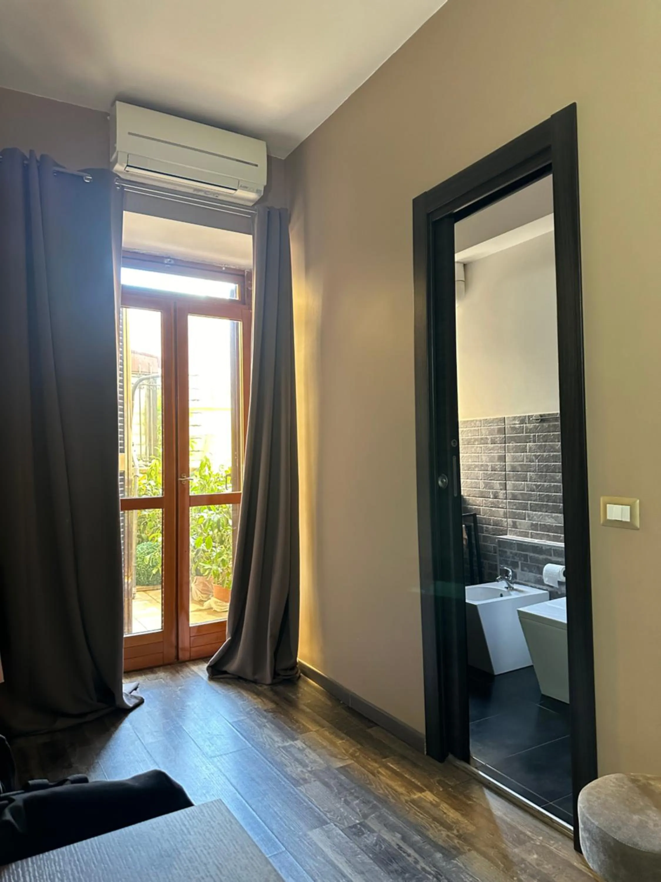 Toilet in Candia Rooms