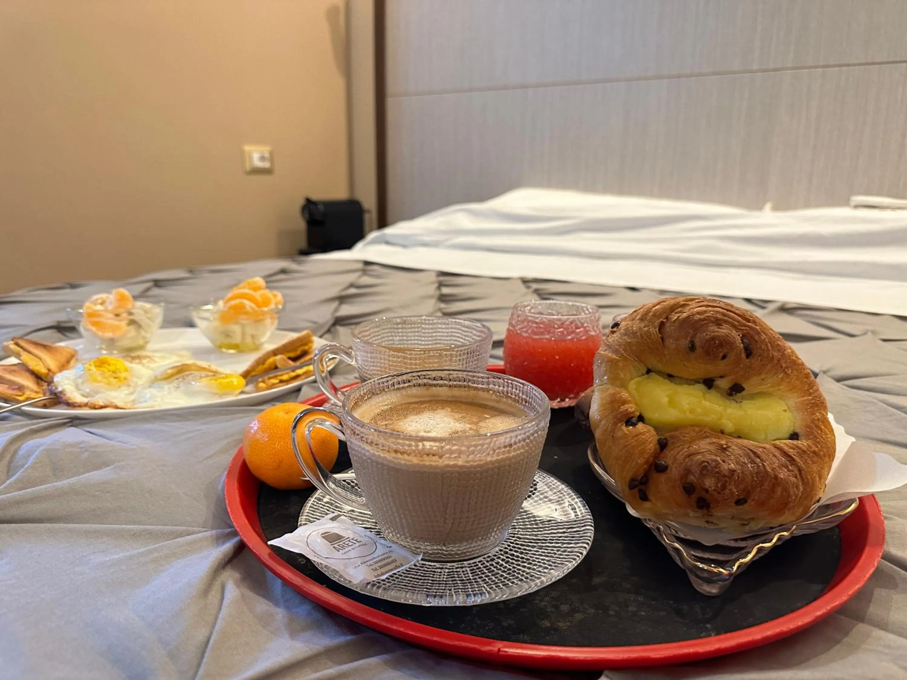 Food and drinks in Candia Rooms