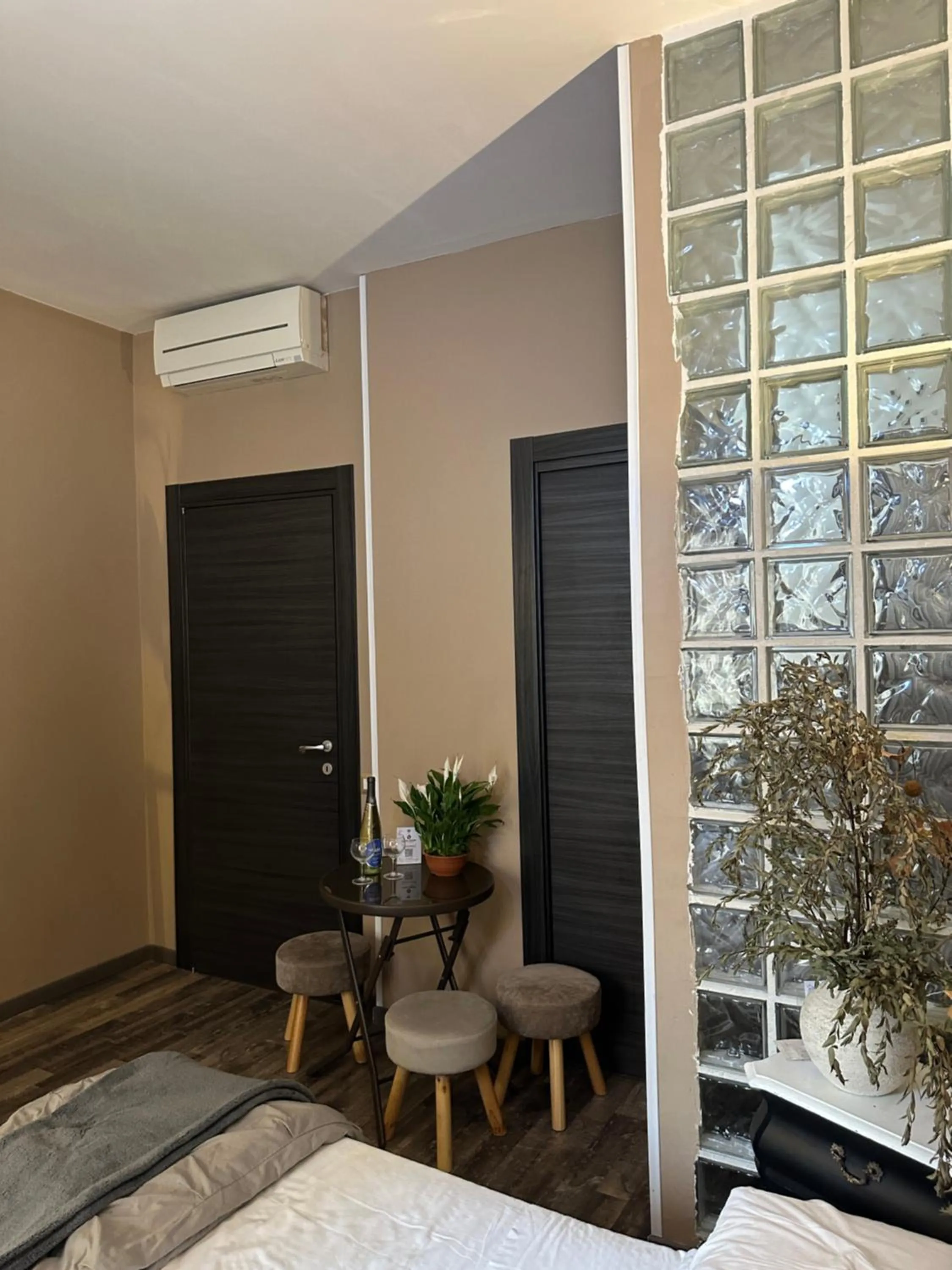 Photo of the whole room, Bed in Candia Rooms