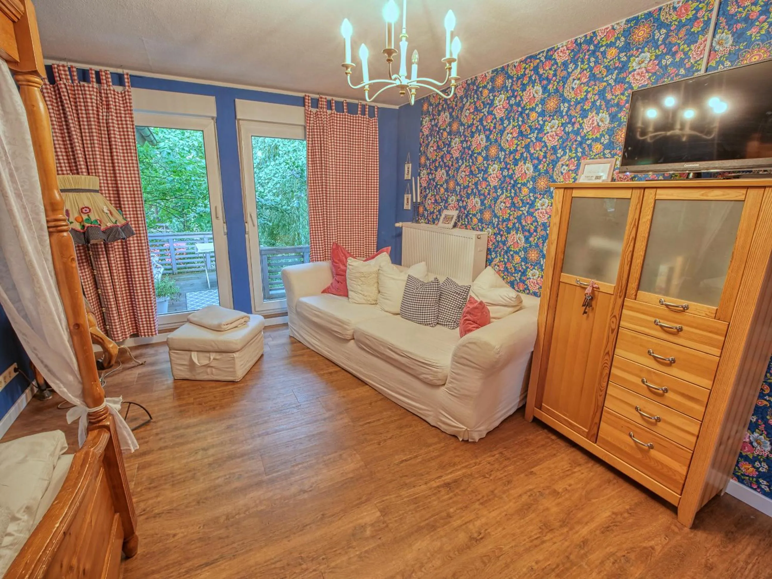 Seating area in Three B's Bed and Breakfast