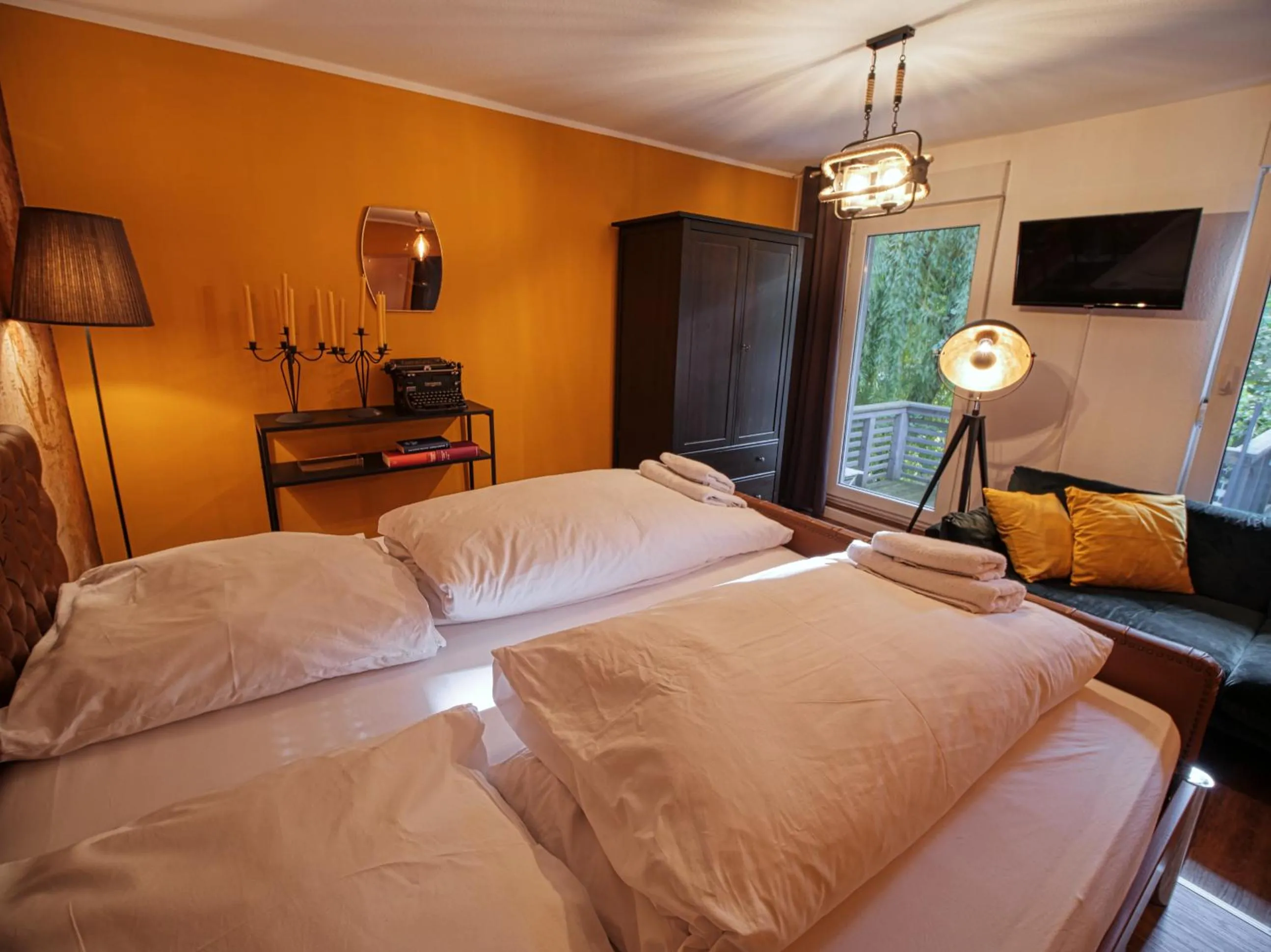 Garden view, Bed in Three B's Bed and Breakfast