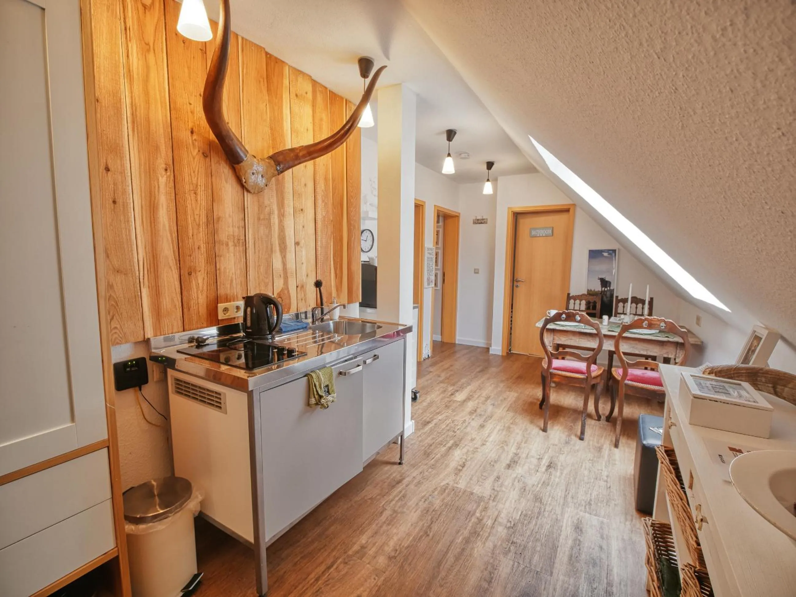 Kitchen or kitchenette, Bed in Three B's Bed and Breakfast