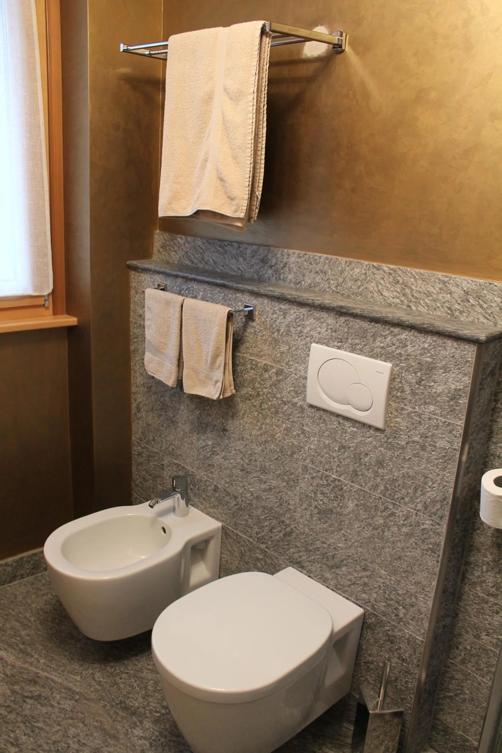 Toilet in B&B Ca' Erminia