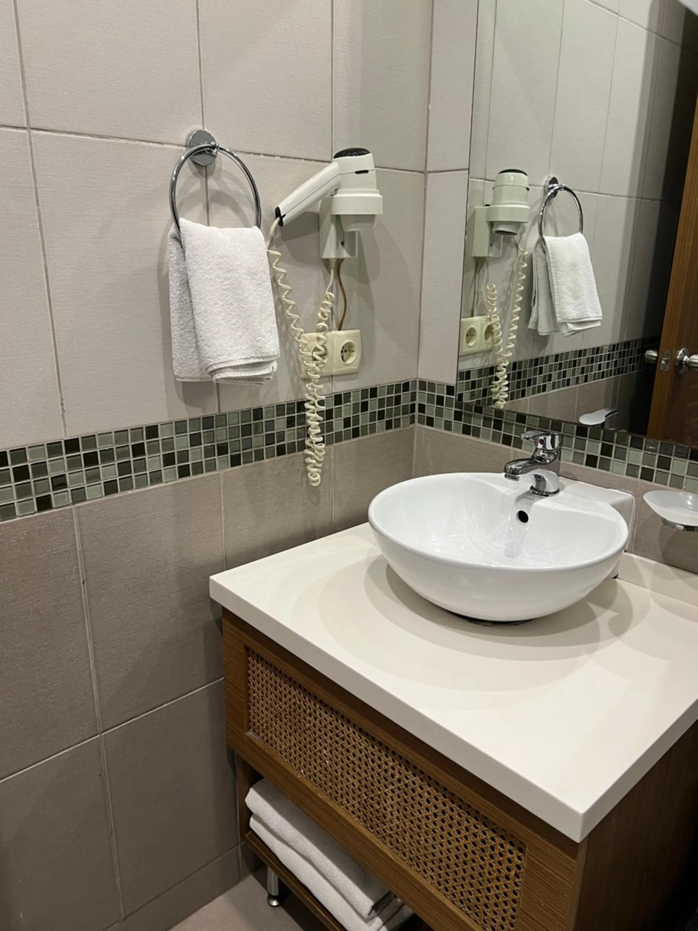 Bathroom in Flower Palace Hotel