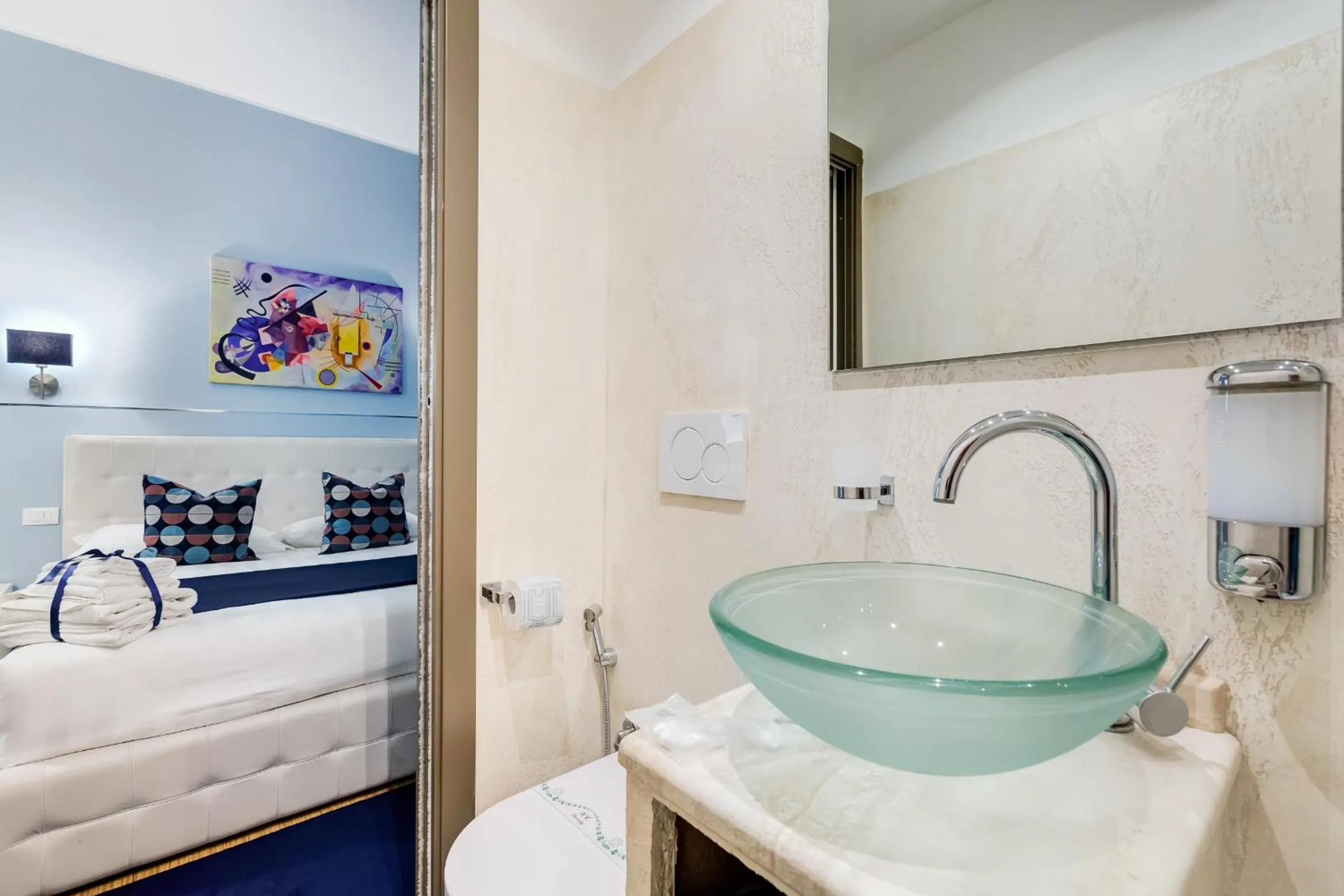 Bathroom in Easy Budget Colosseo