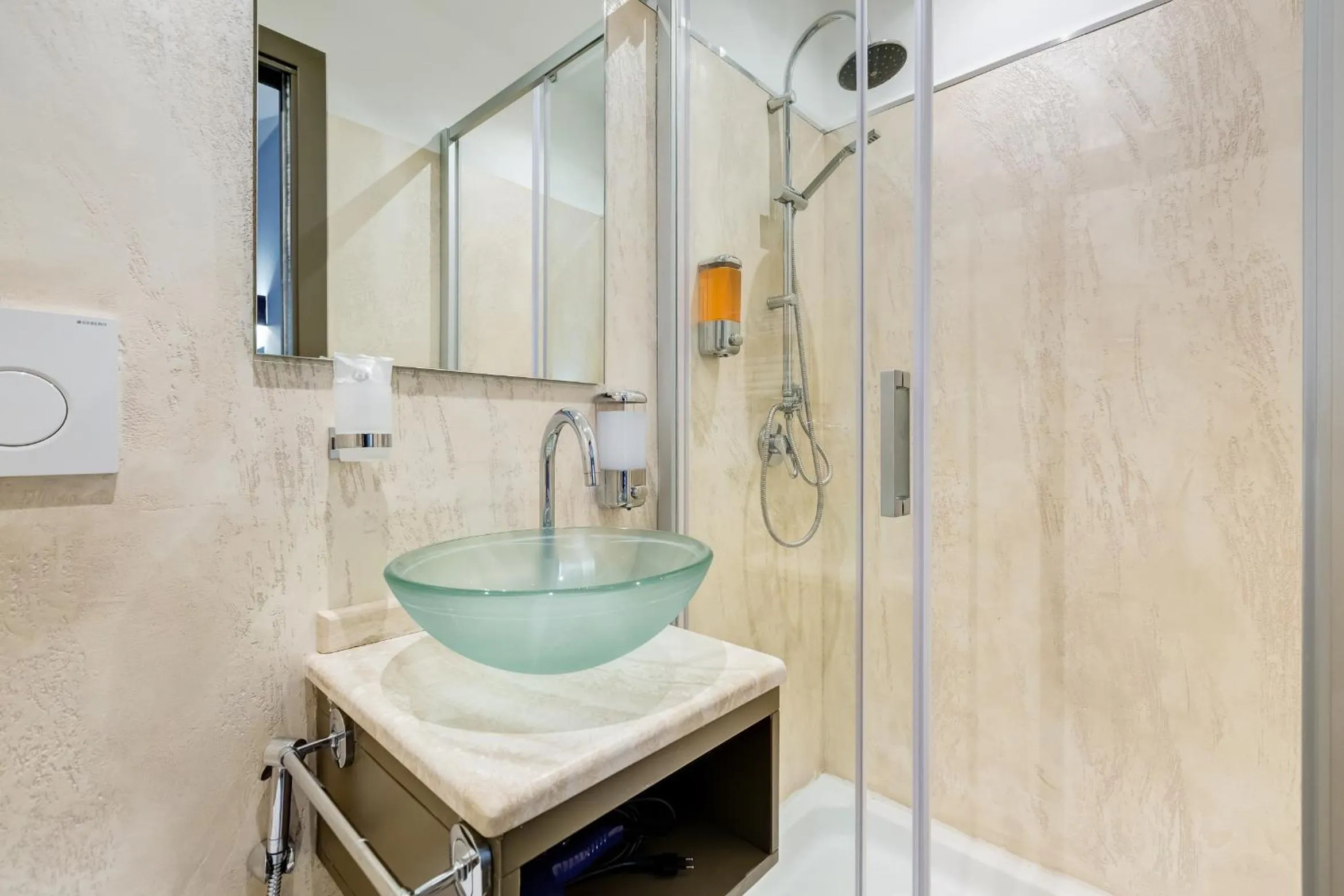 Bathroom in Easy Budget Colosseo