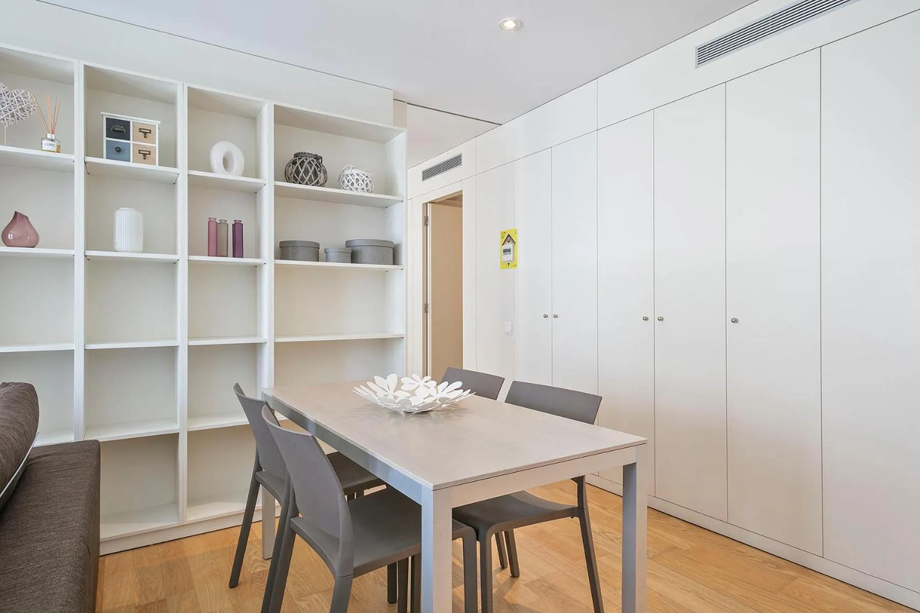 Dining area in Lugaris Beach Apartments