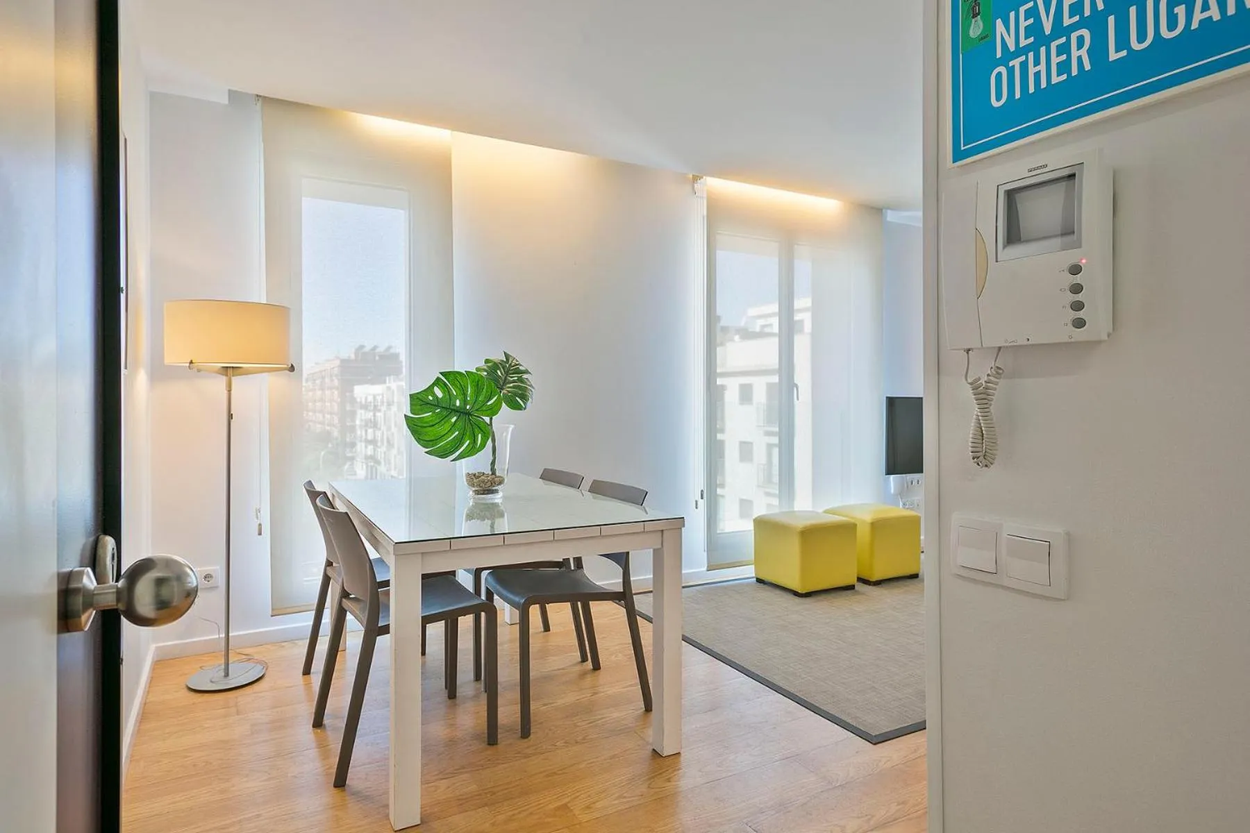 Dining area in Lugaris Beach Apartments
