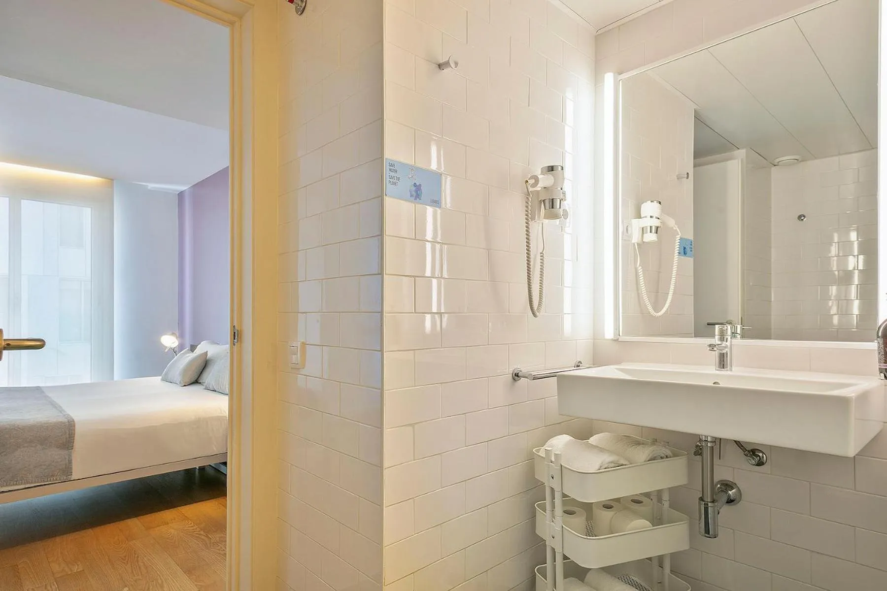 Bathroom, Bed in Lugaris Beach Apartments