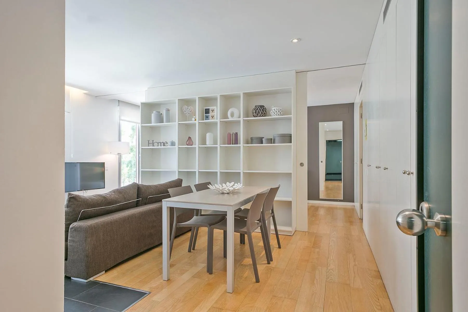 Dining area in Lugaris Beach Apartments