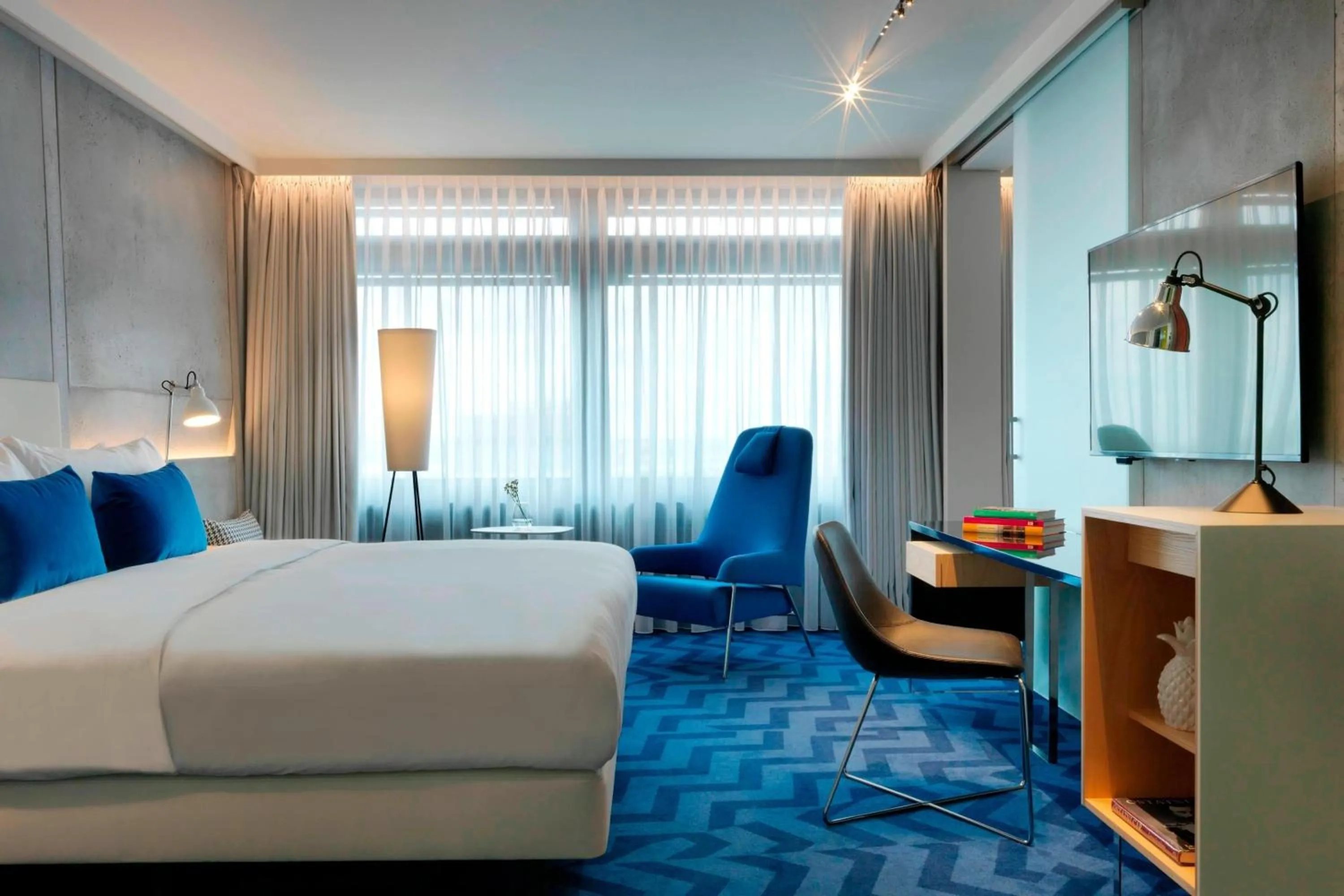 Bedroom, Bed in Renaissance Warsaw Airport Hotel