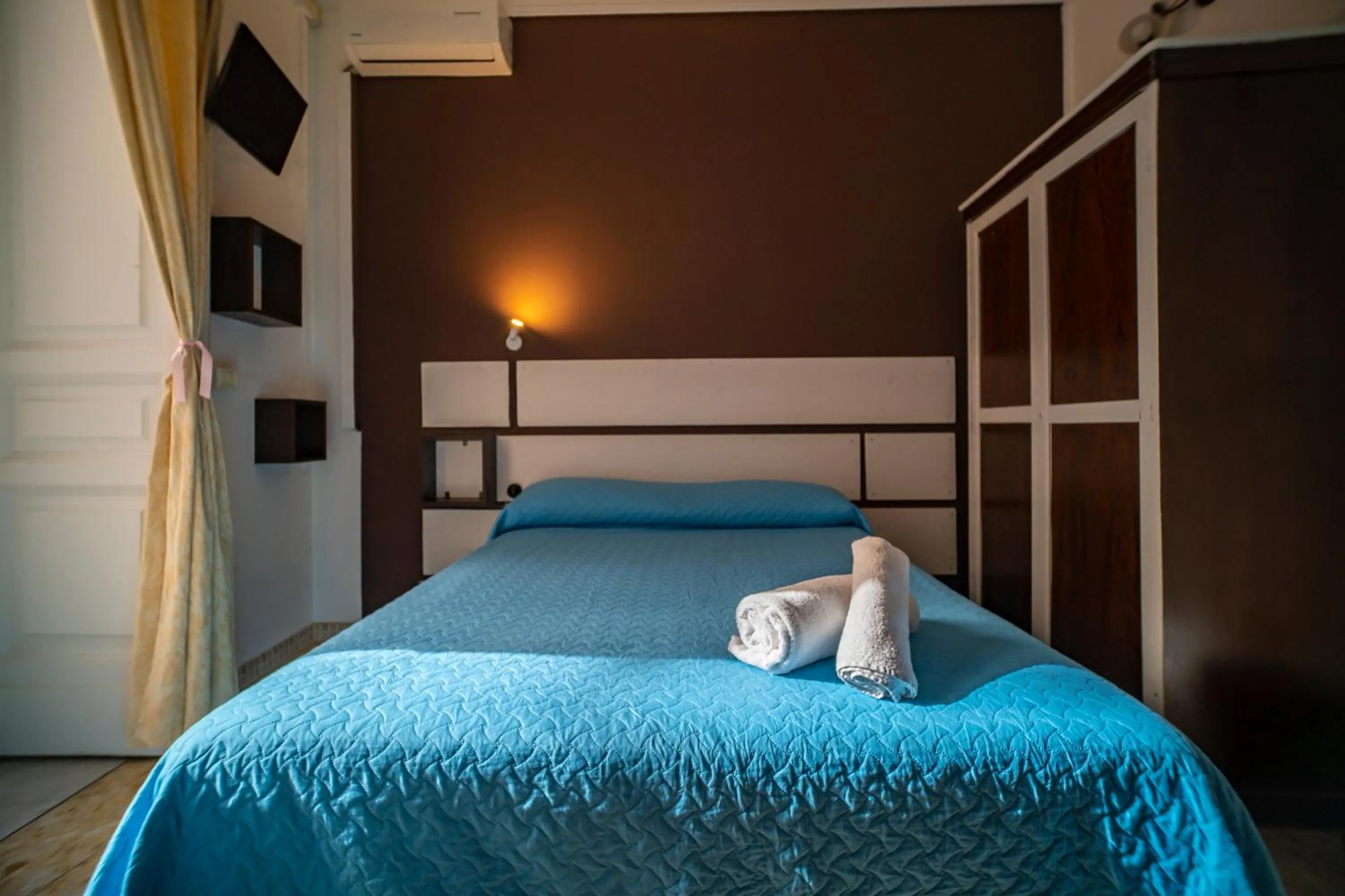 Bedroom, Bed in San Demetrio