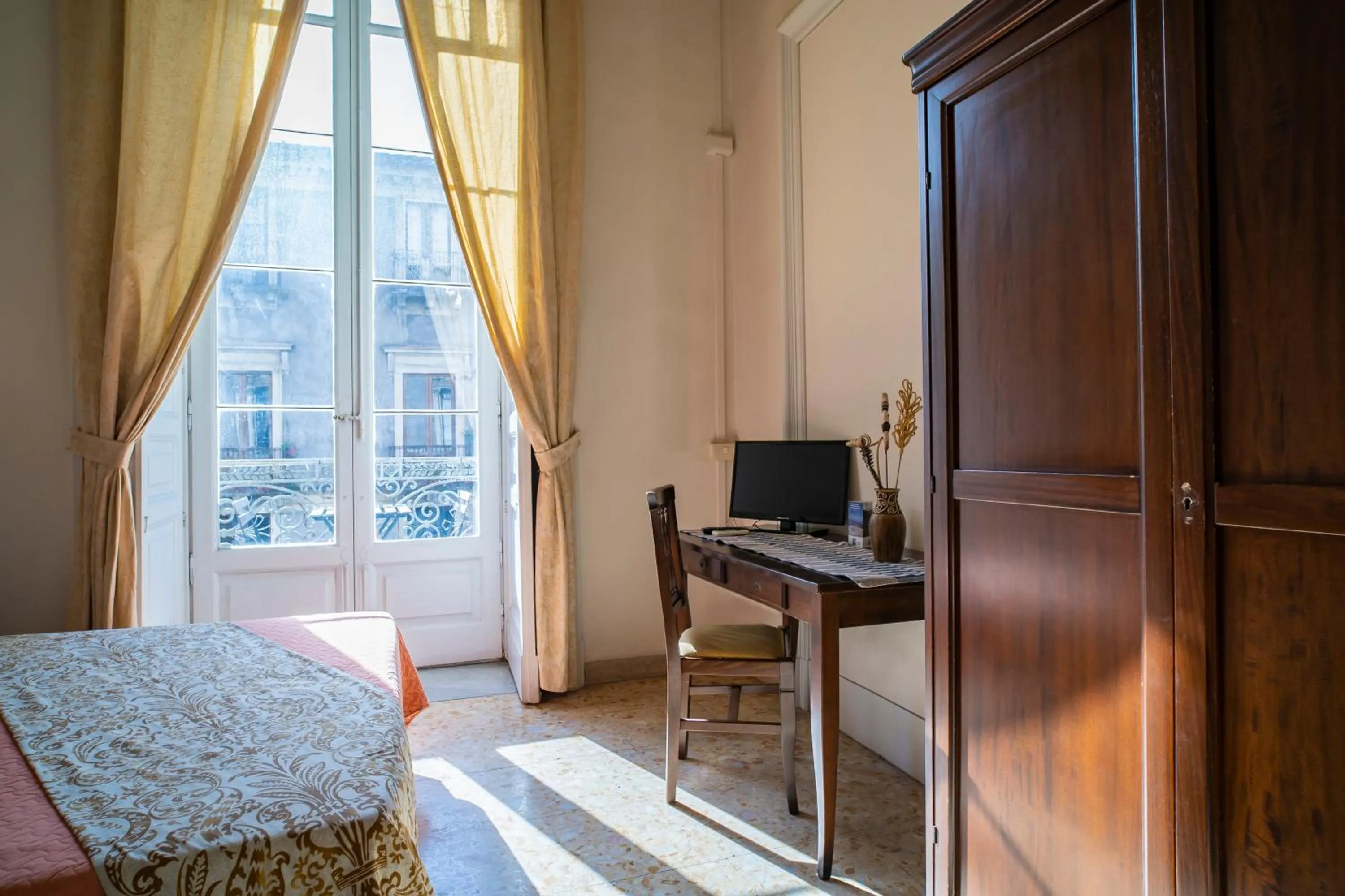 Bedroom, Bed in San Demetrio