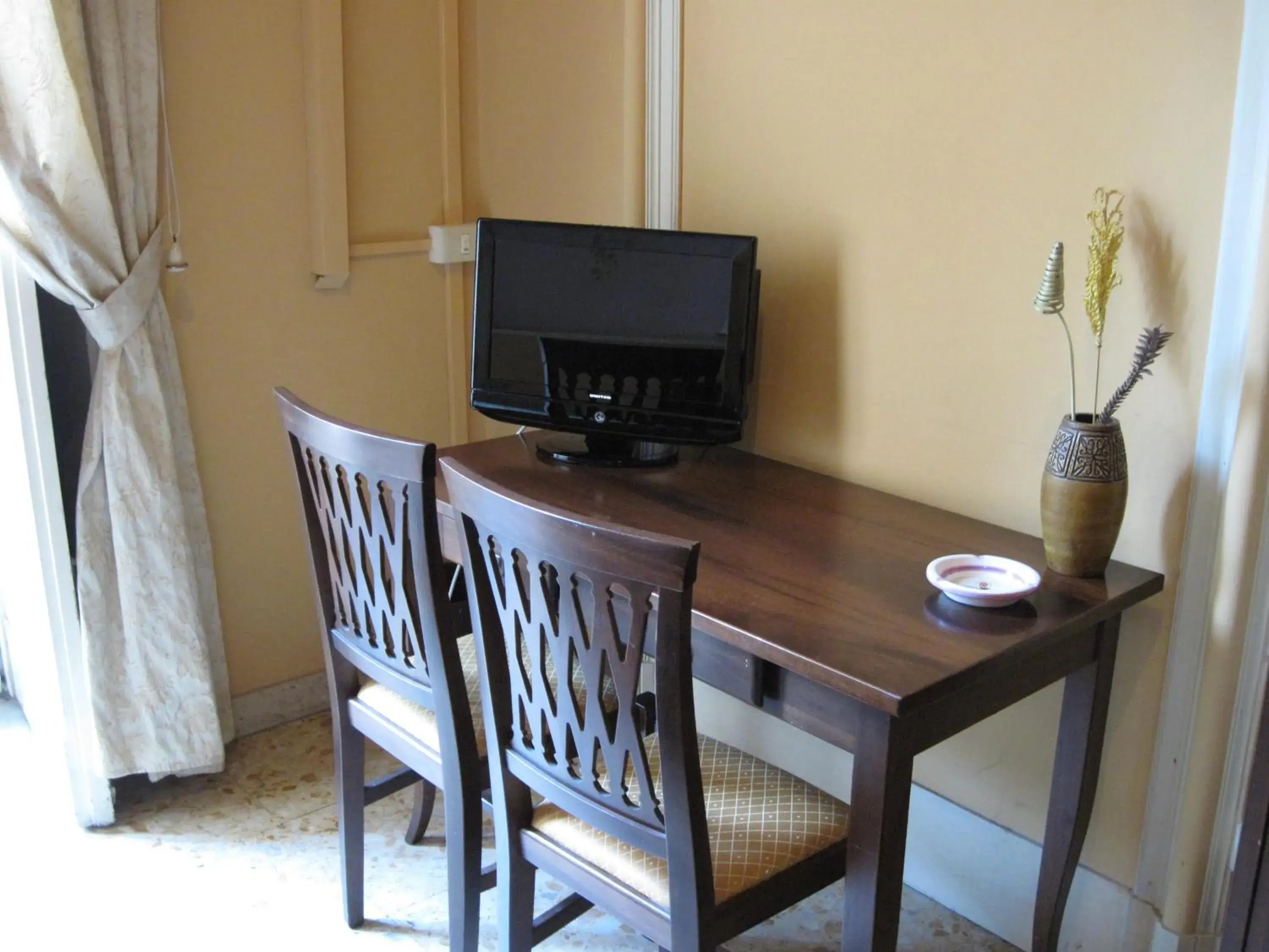 Double or Twin Room in San Demetrio Double or Twin Room in San Demetrio