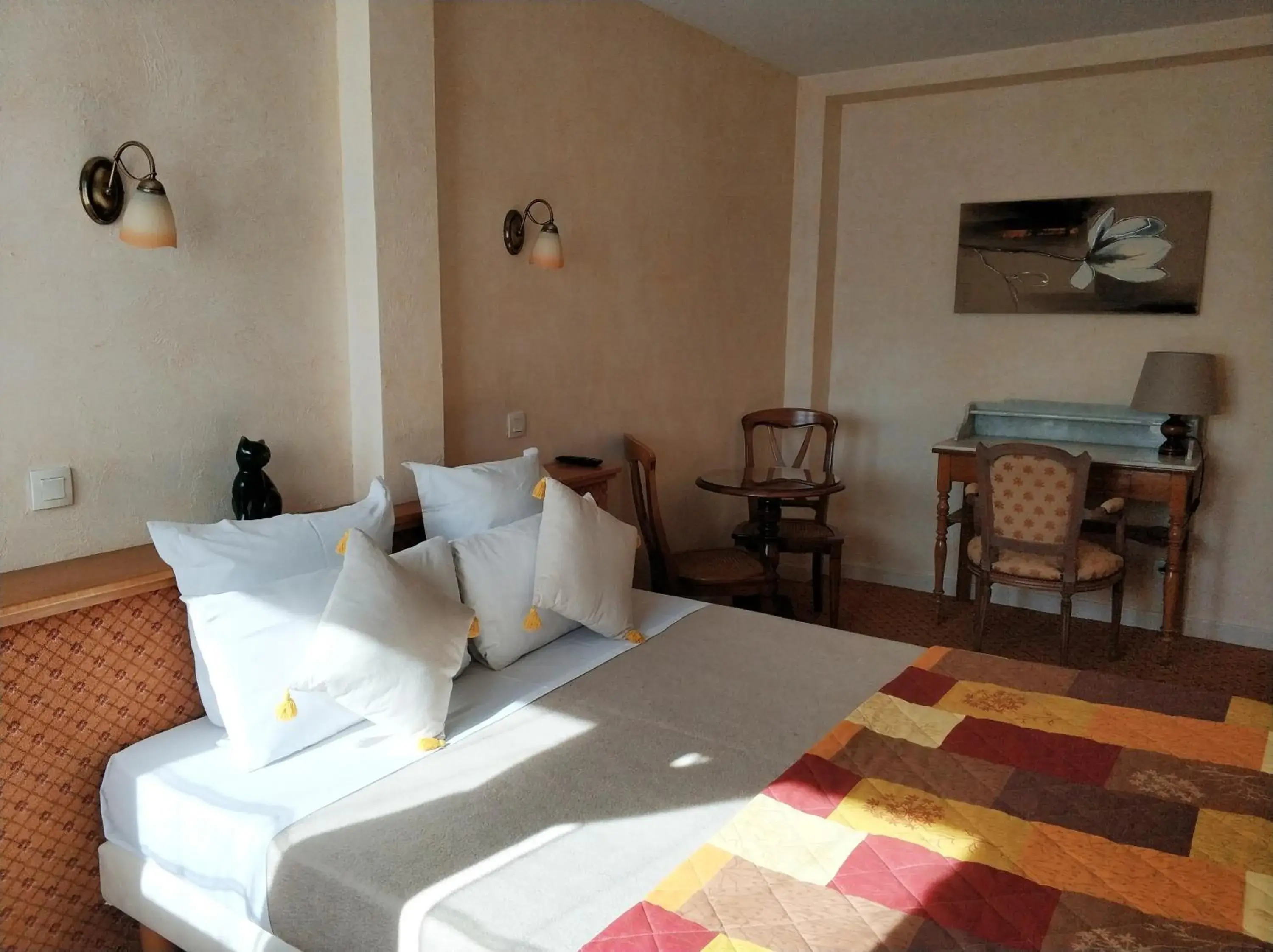 Bed in Logis Hotel Calisola Besançon - Soirée Etape Bed in Logis Hotel Calisola Besançon - Soirée Etape