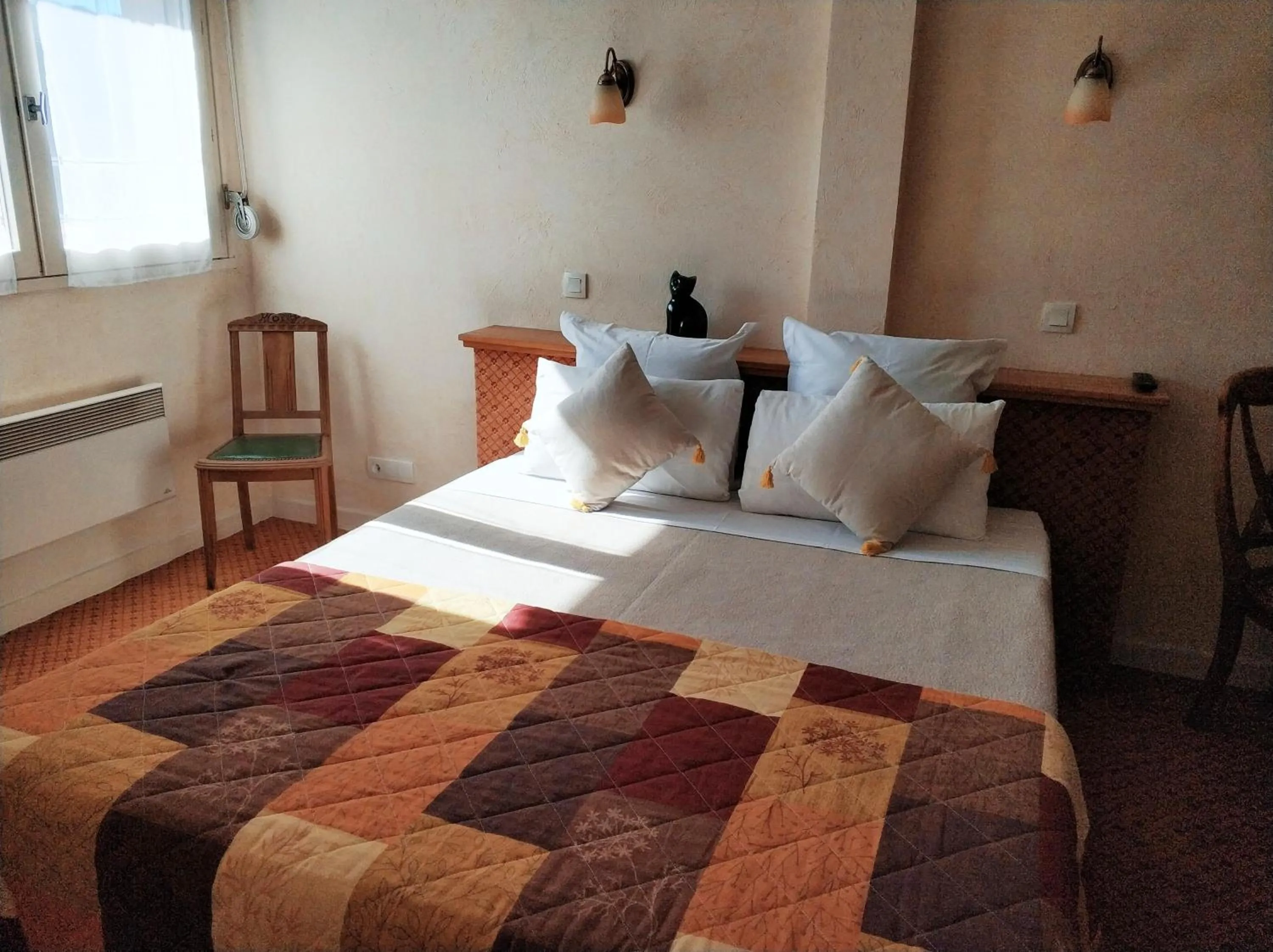 Bed in Logis Hotel Calisola Besançon - Soirée Etape