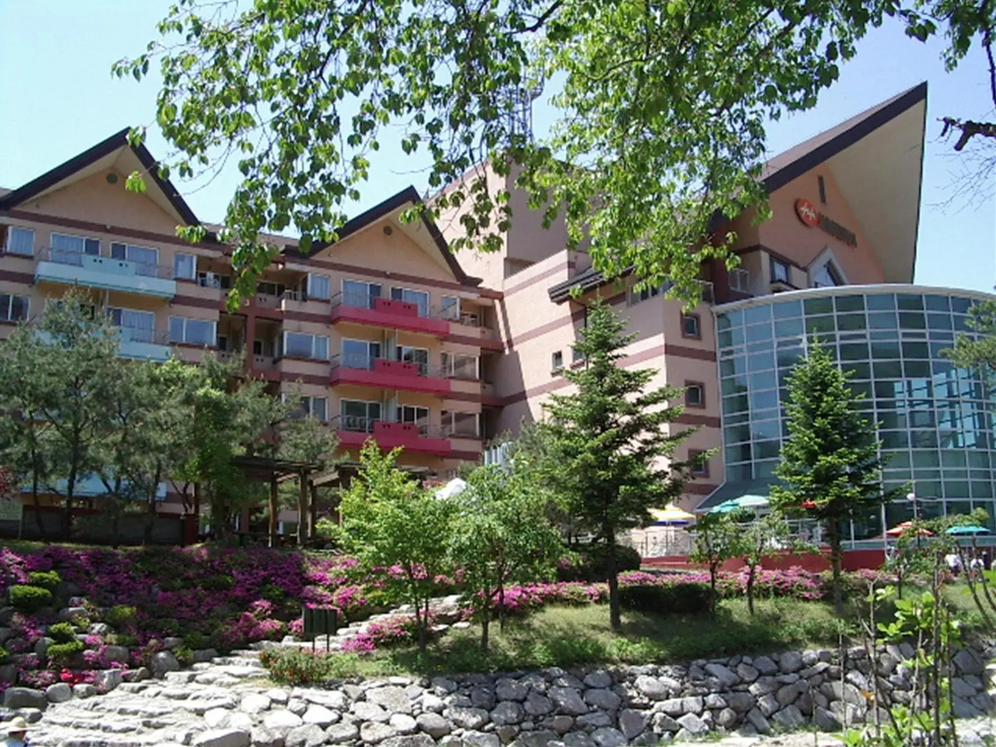 Property building in Hanwha Resort Sanjeong Lake Annecy Property building in Hanwha Resort Sanjeong Lake Annecy