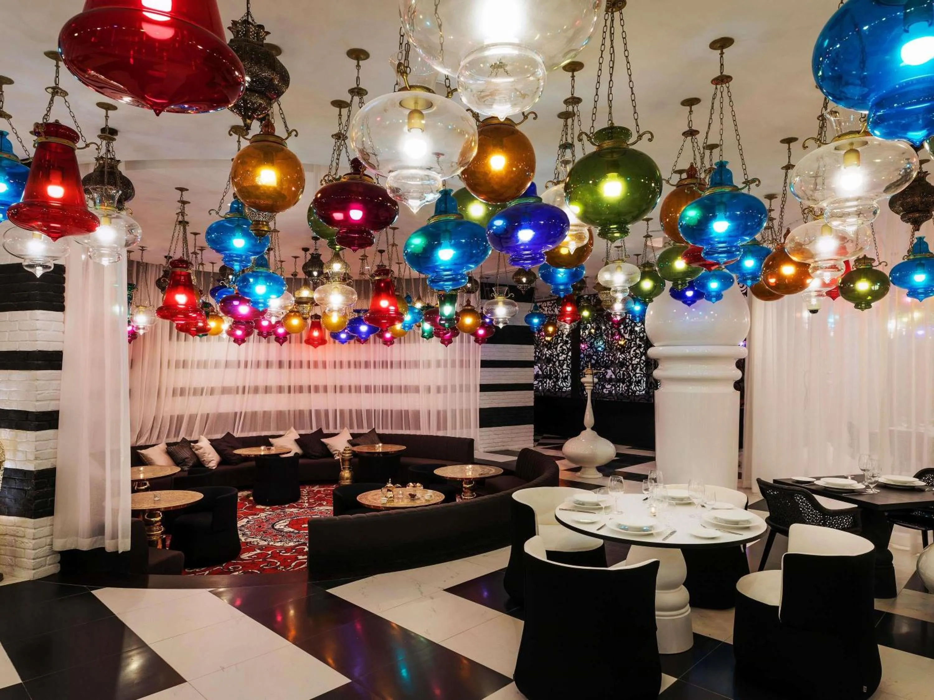 Restaurant/places to eat in Mondrian Doha