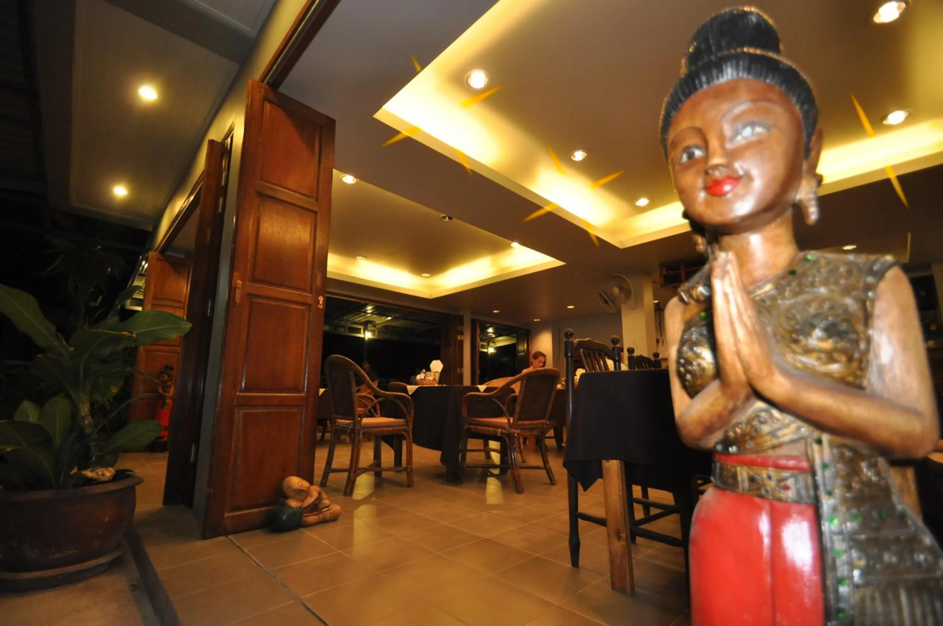 Restaurant/places to eat in Choophorn House