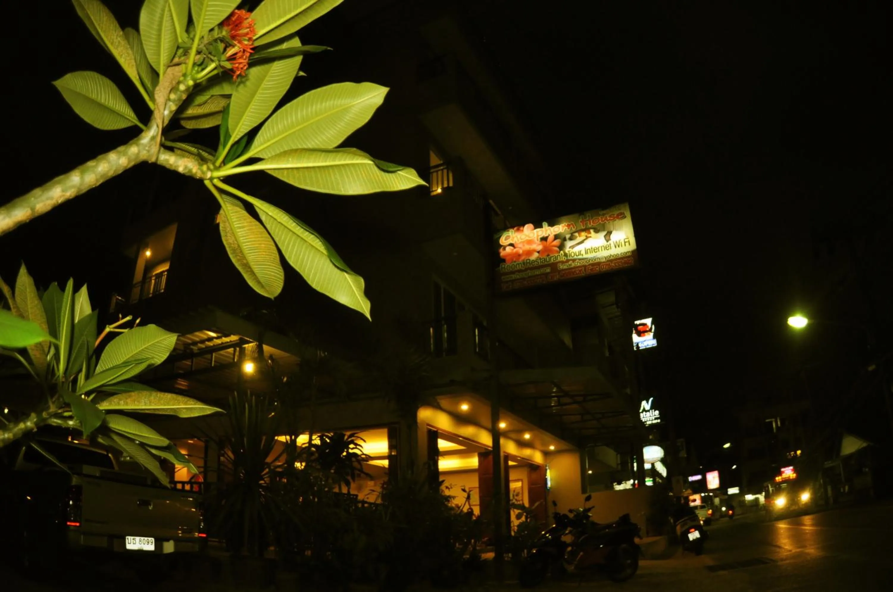 Facade/entrance in Choophorn House