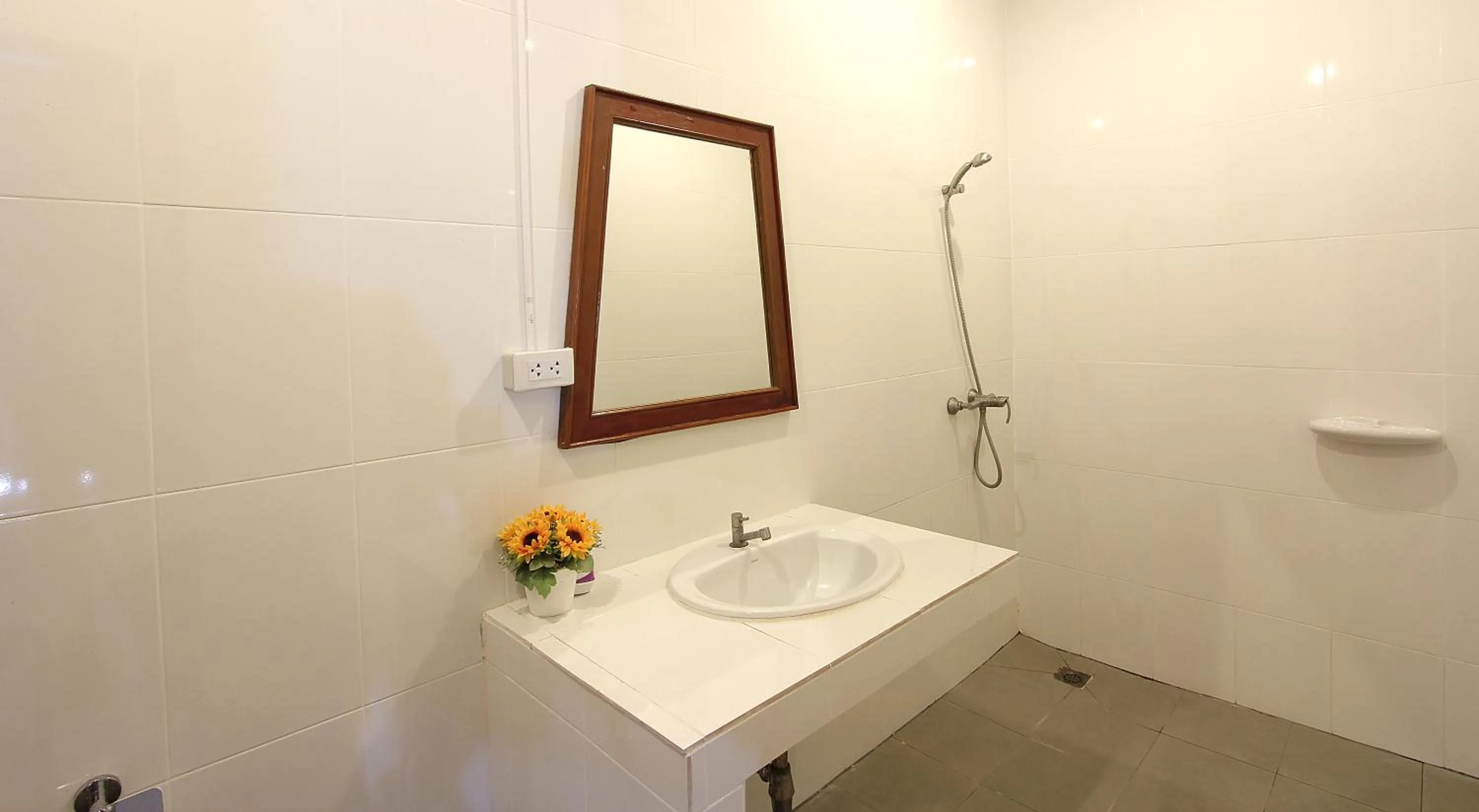 Bathroom in Choophorn House