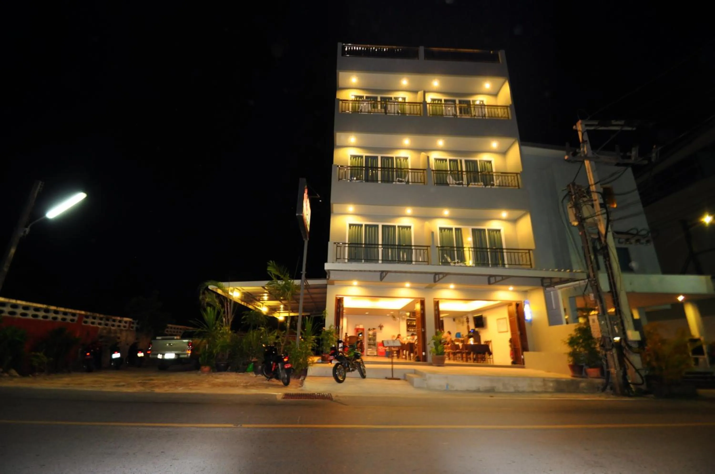 Facade/entrance in Choophorn House