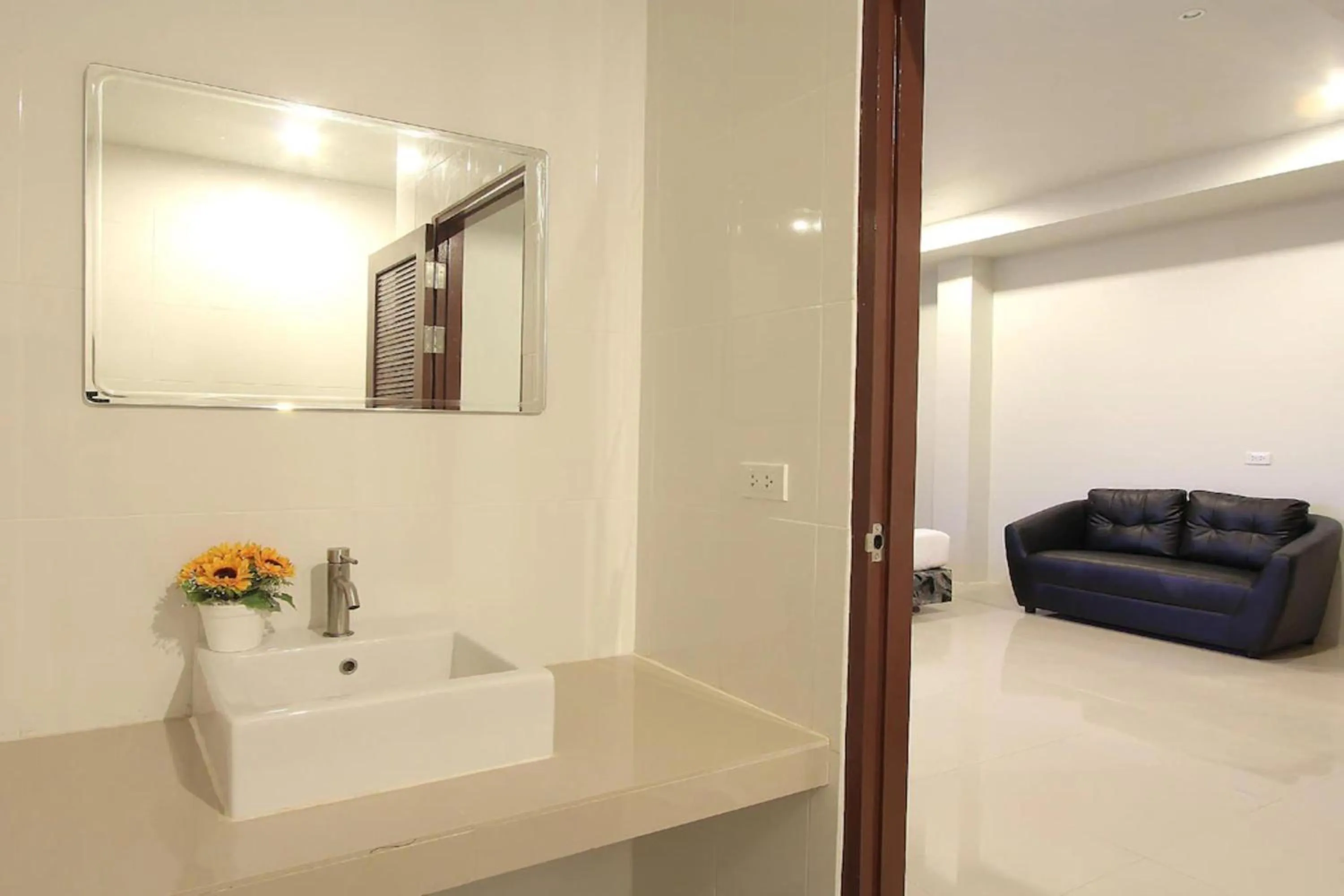 Bathroom in Choophorn House