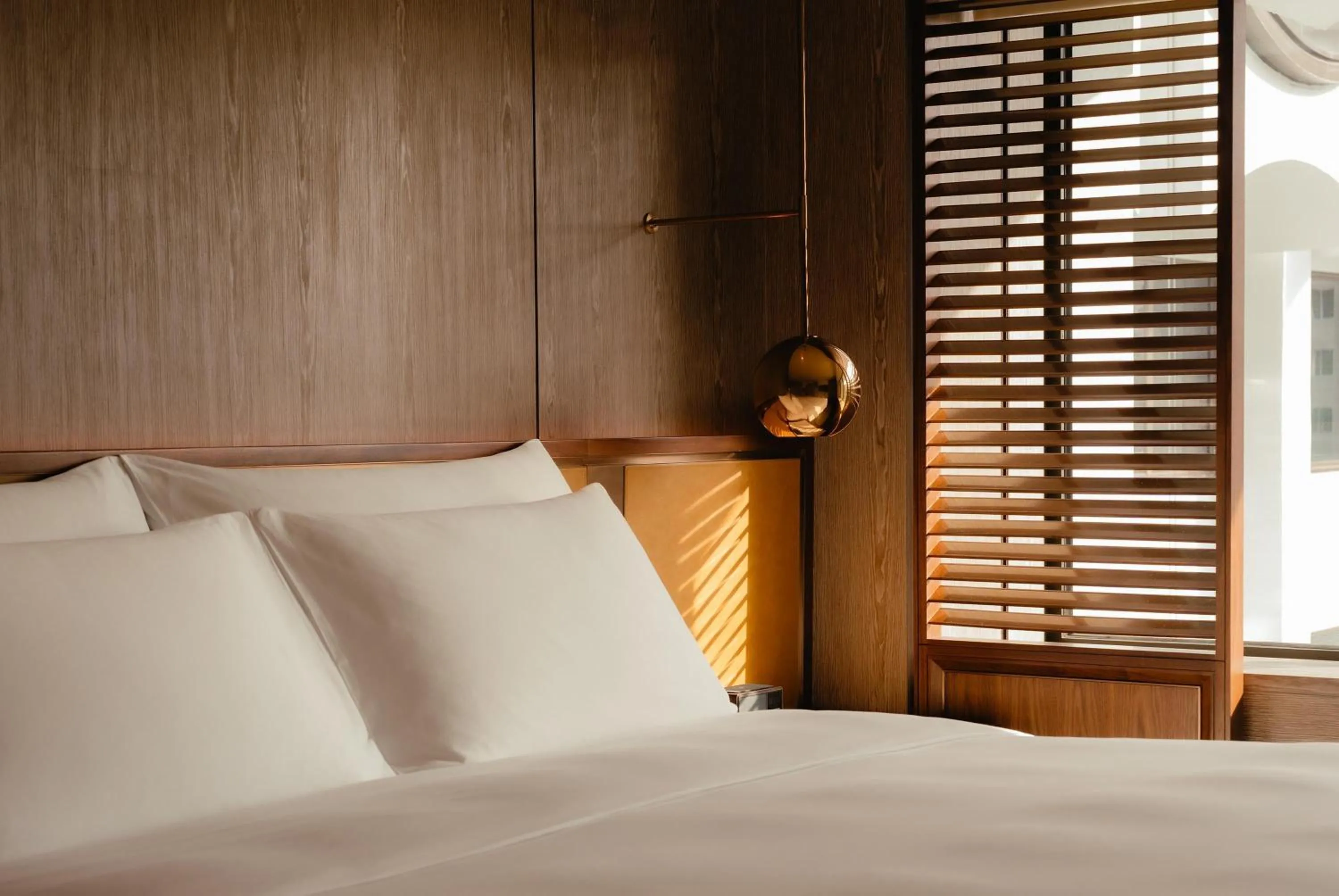 Photo of the whole room, Bed in Grand Hyatt Singapore