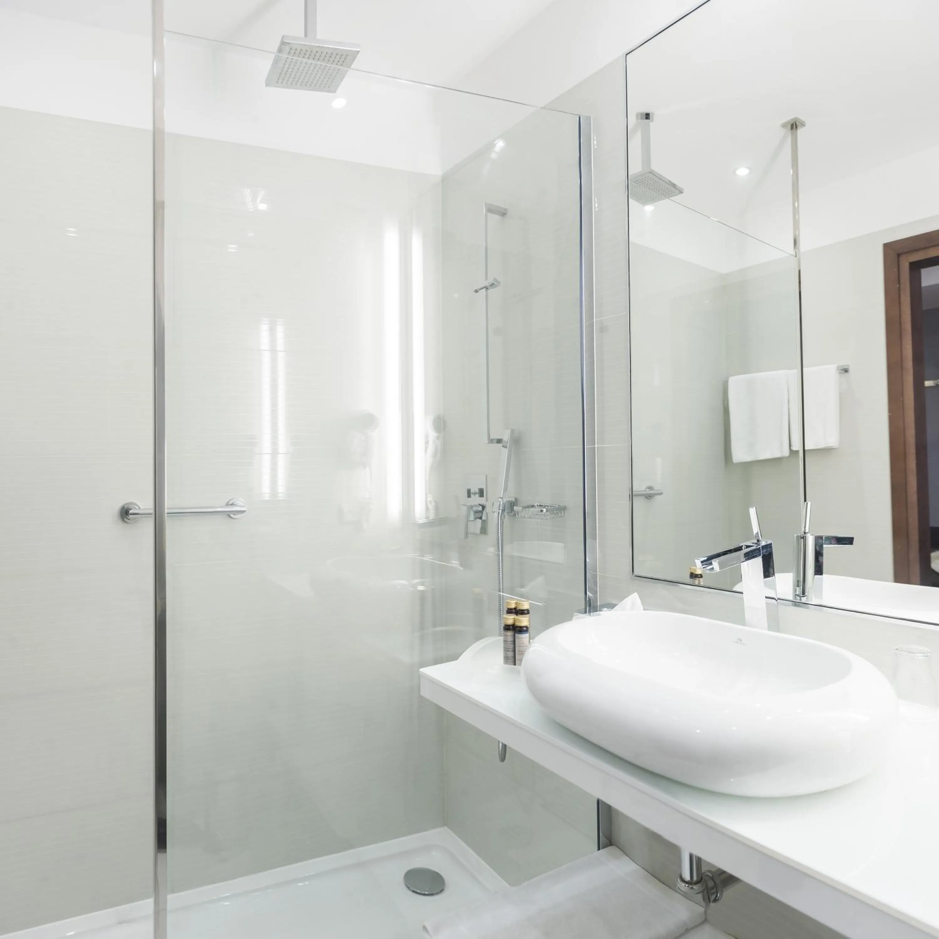 Shower in Qubus Hotel Bydgoszcz