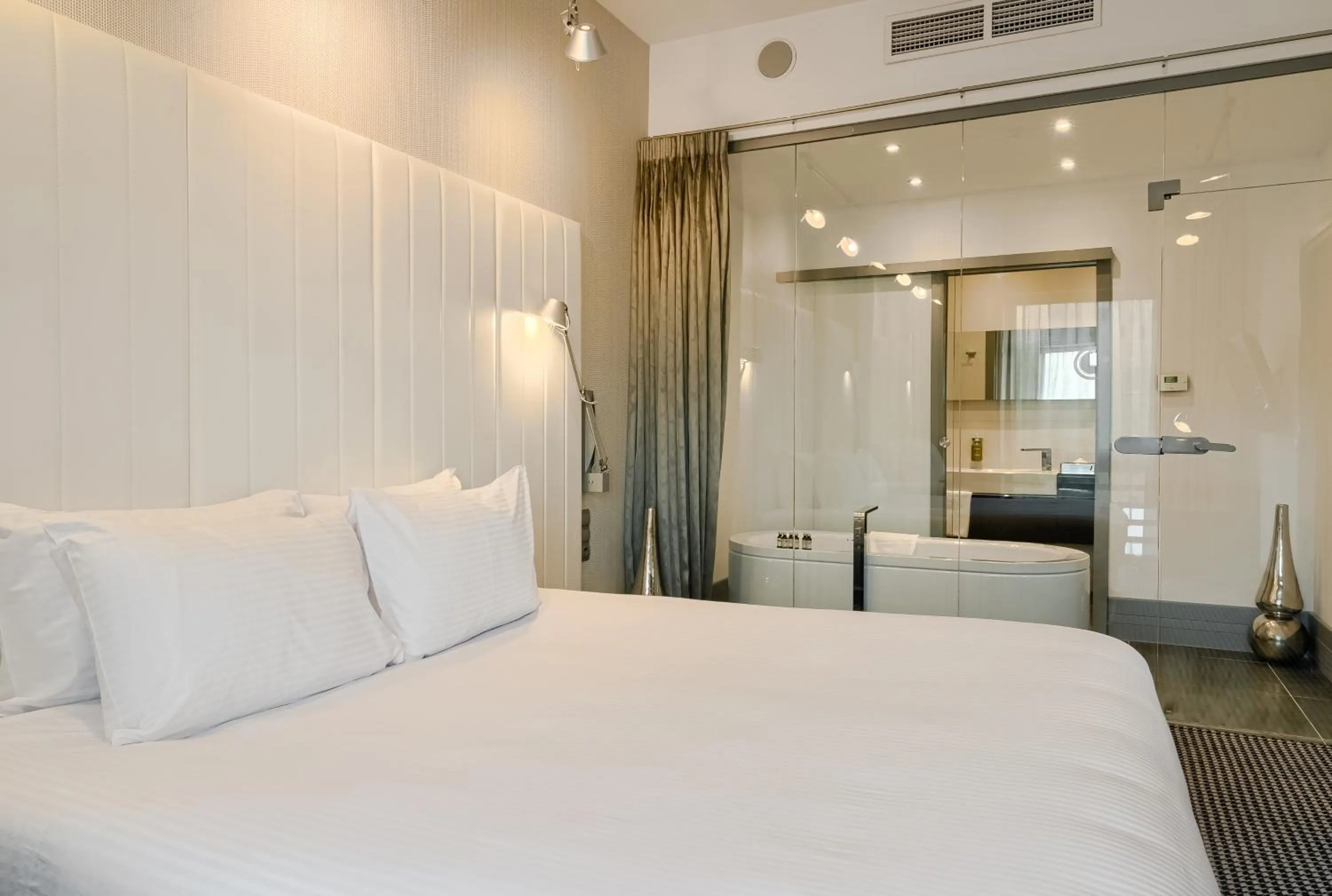 Bed in Qubus Hotel Bydgoszcz