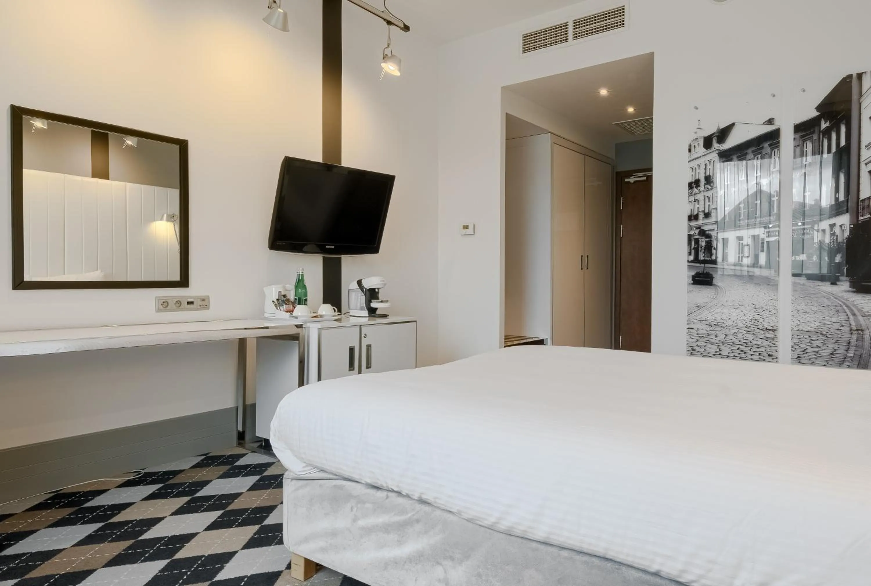 Photo of the whole room, Bed in Qubus Hotel Bydgoszcz